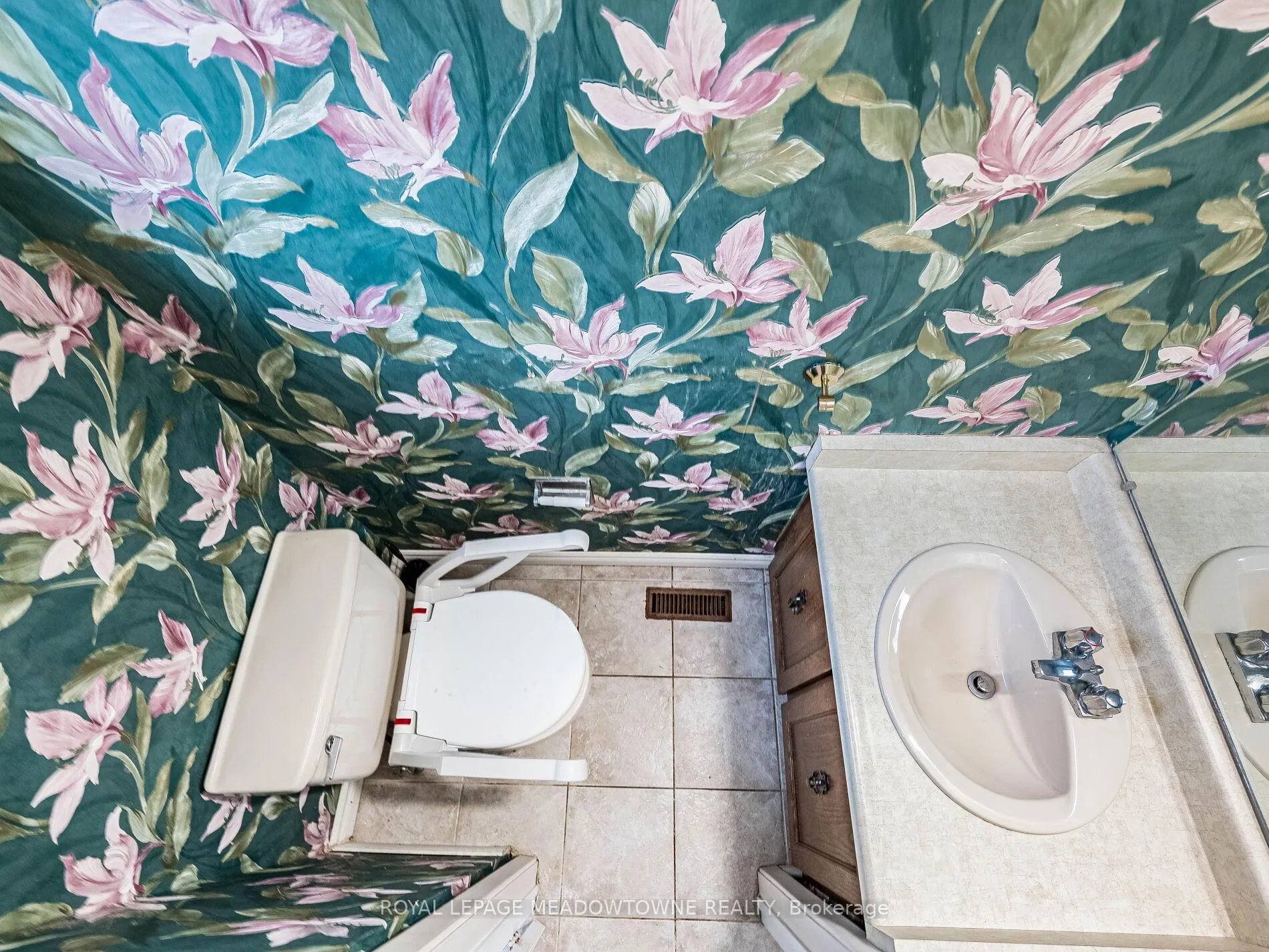 Photo 38 of 66 Pluto Drive, Brampton, Madoc — HOMEH