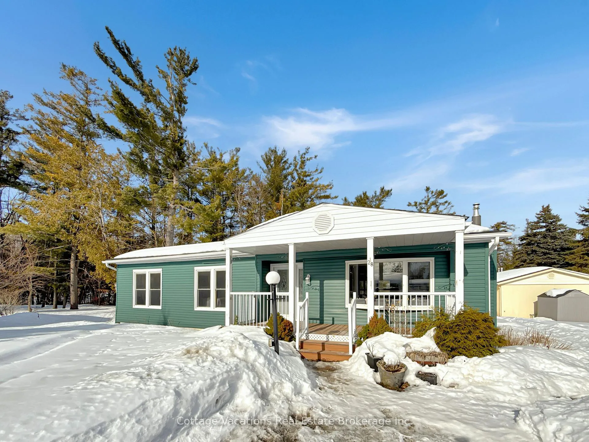Photo 1 of 28 Riverview Circle, Innisfil, Rural Innisfil — HOMEH