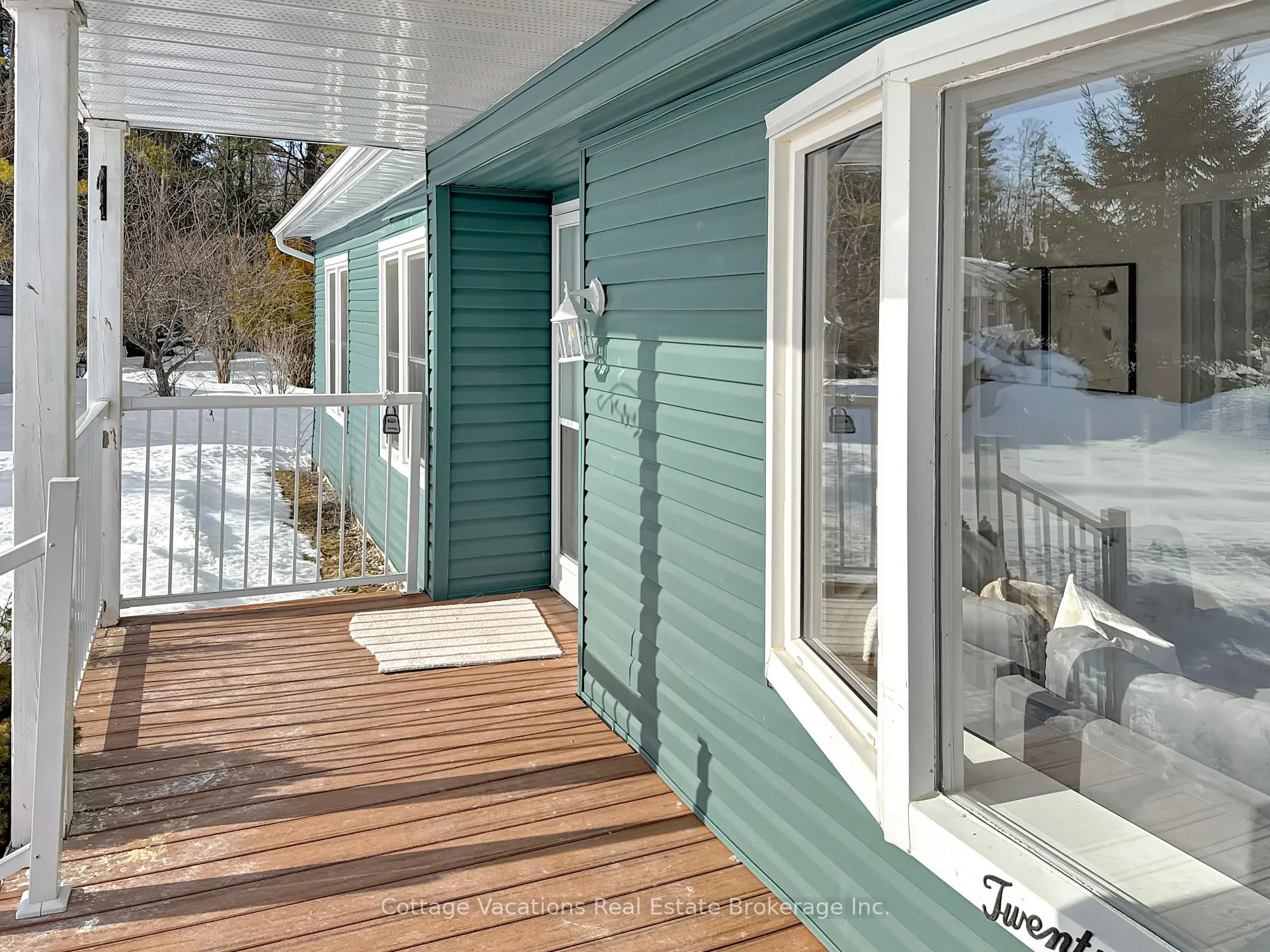 Photo 3 of 28 Riverview Circle, Innisfil, Rural Innisfil — HOMEH