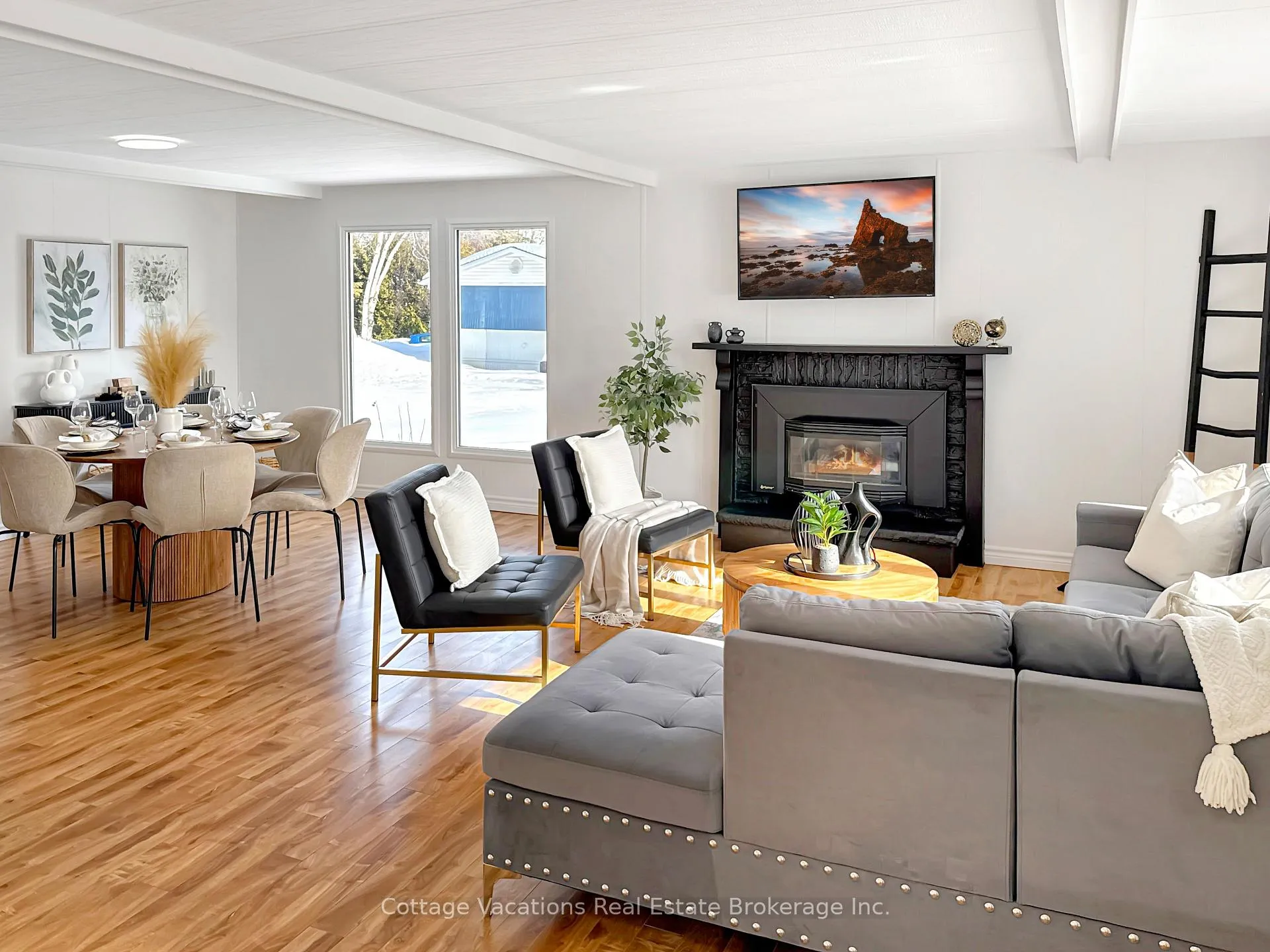 Photo 5 of 28 Riverview Circle, Innisfil, Rural Innisfil — HOMEH