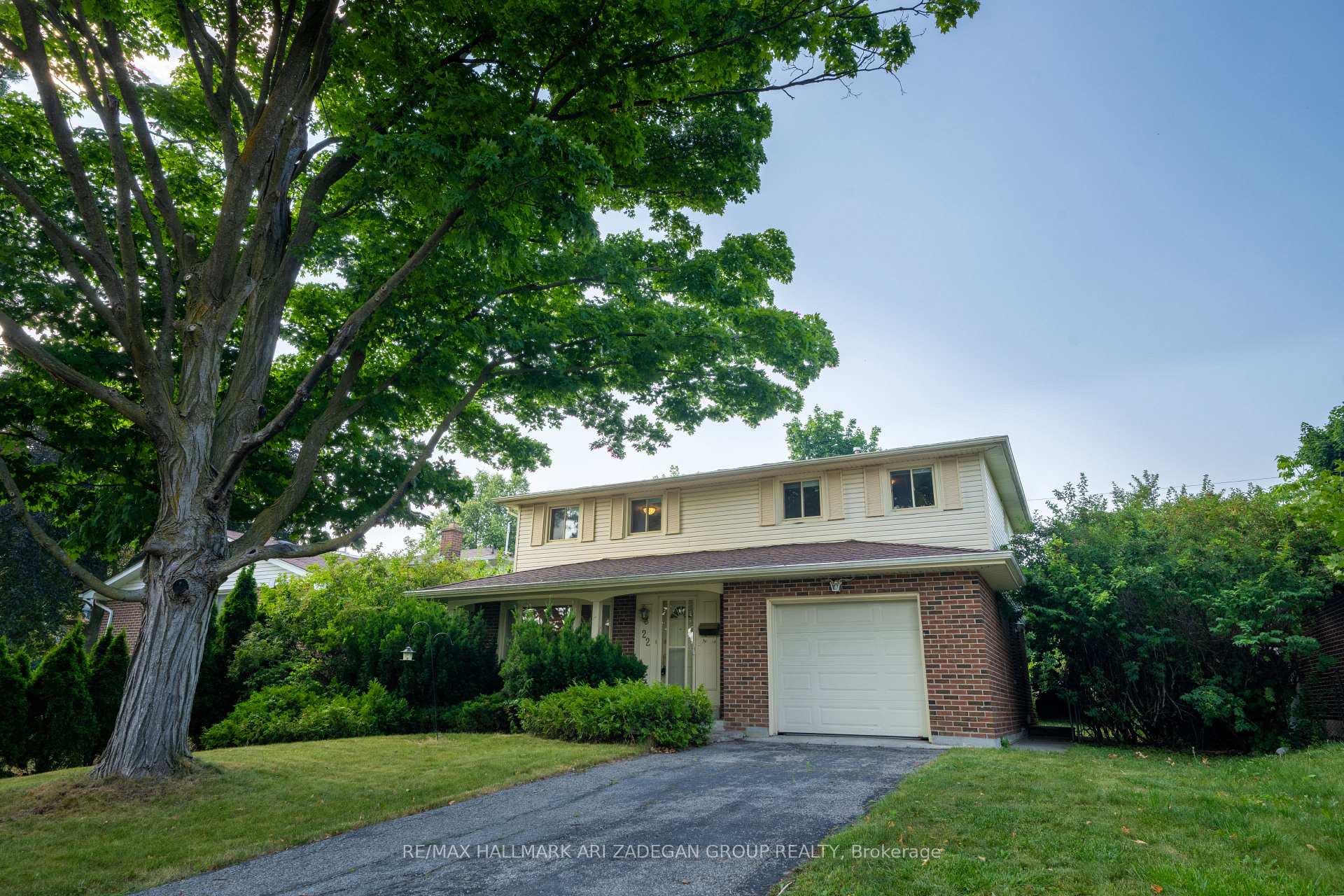 Photo 2 of 22 Silver Aspen Drive, Markham, Thornhill — HOMEH