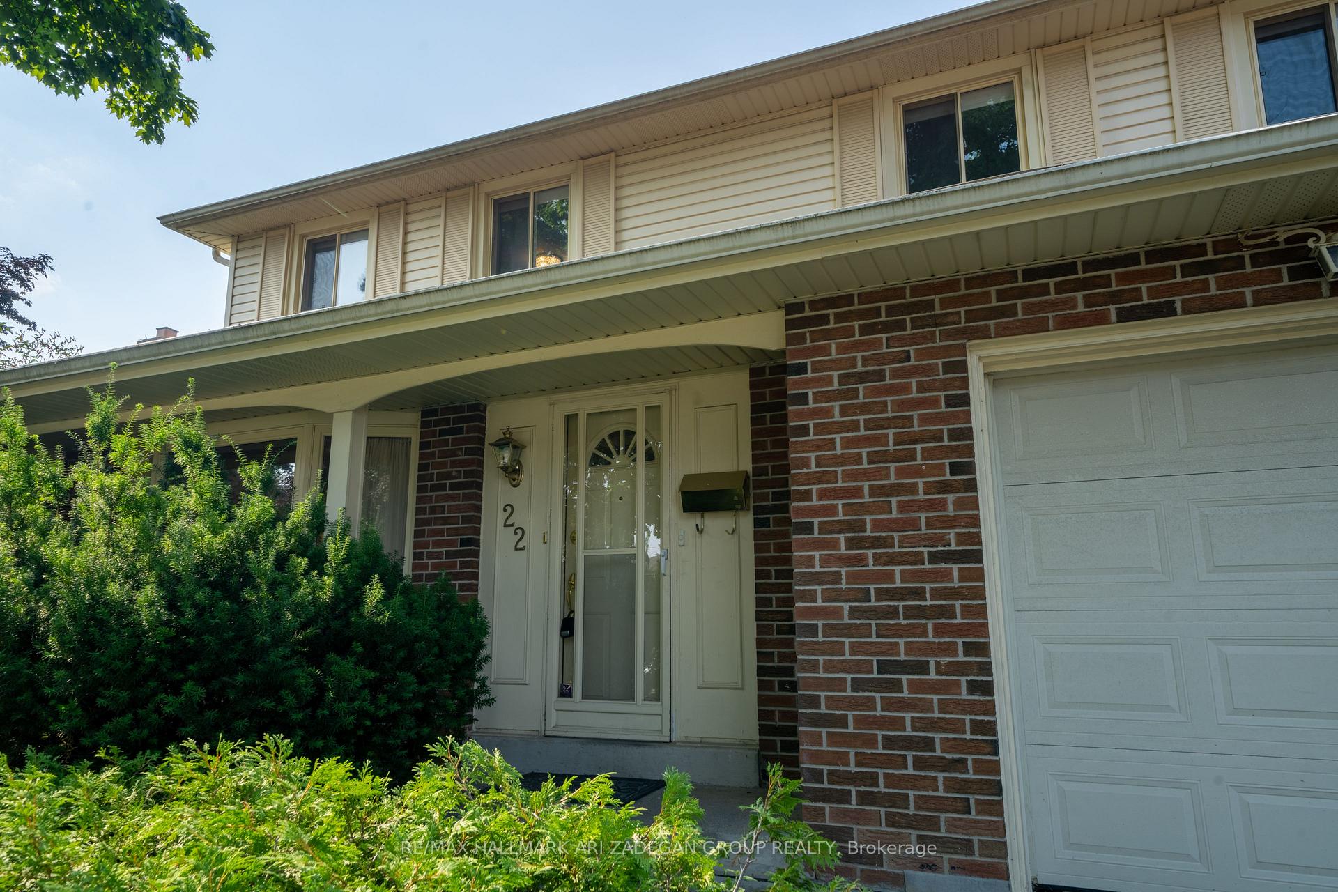 Photo 3 of 22 Silver Aspen Drive, Markham, Thornhill — HOMEH