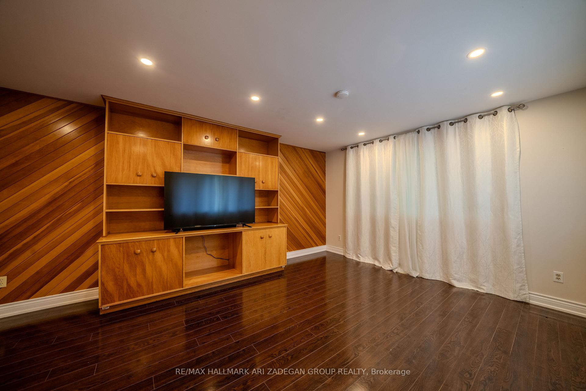 Photo 9 of 22 Silver Aspen Drive, Markham, Thornhill — HOMEH