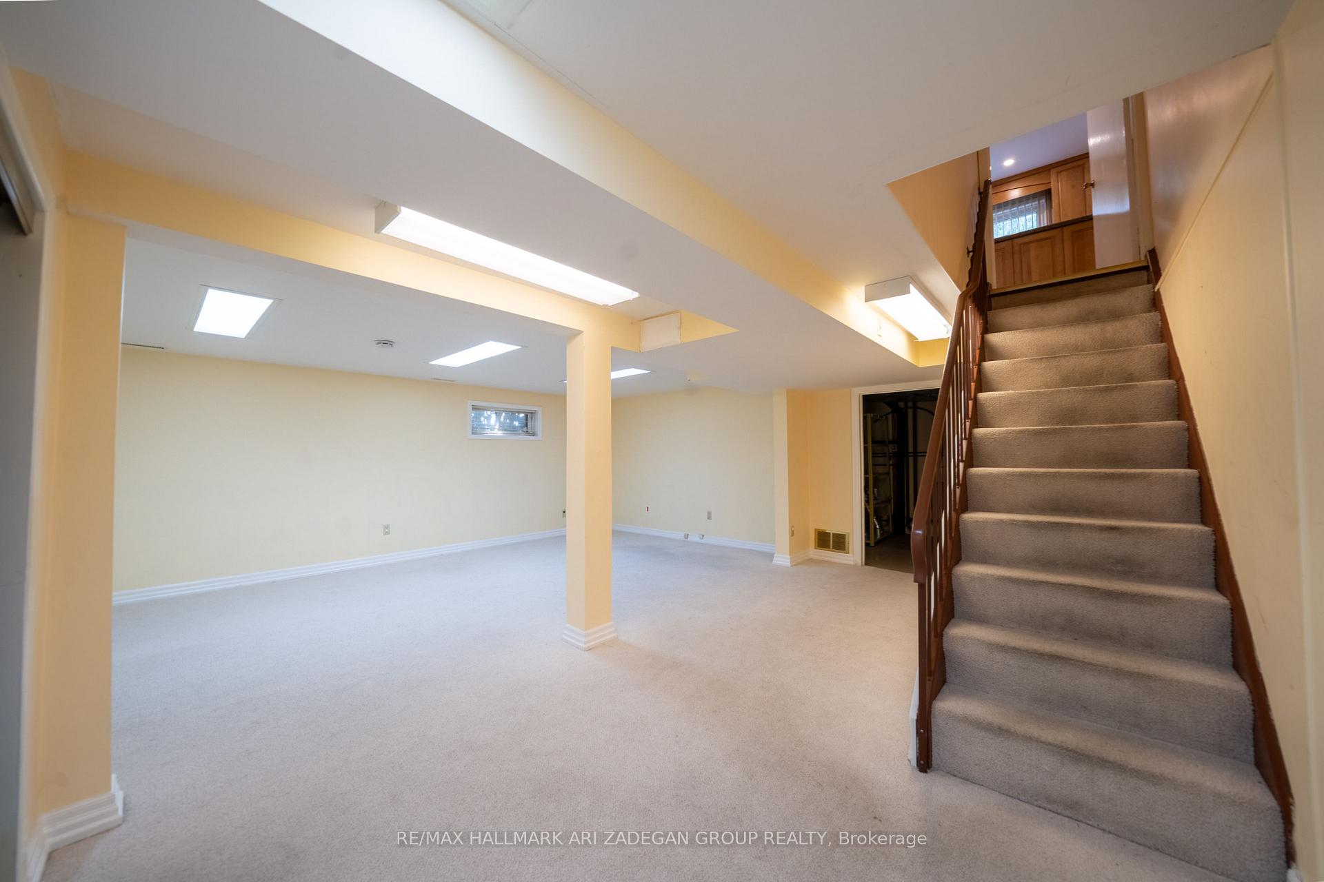 Photo 13 of 22 Silver Aspen Drive, Markham, Thornhill — HOMEH