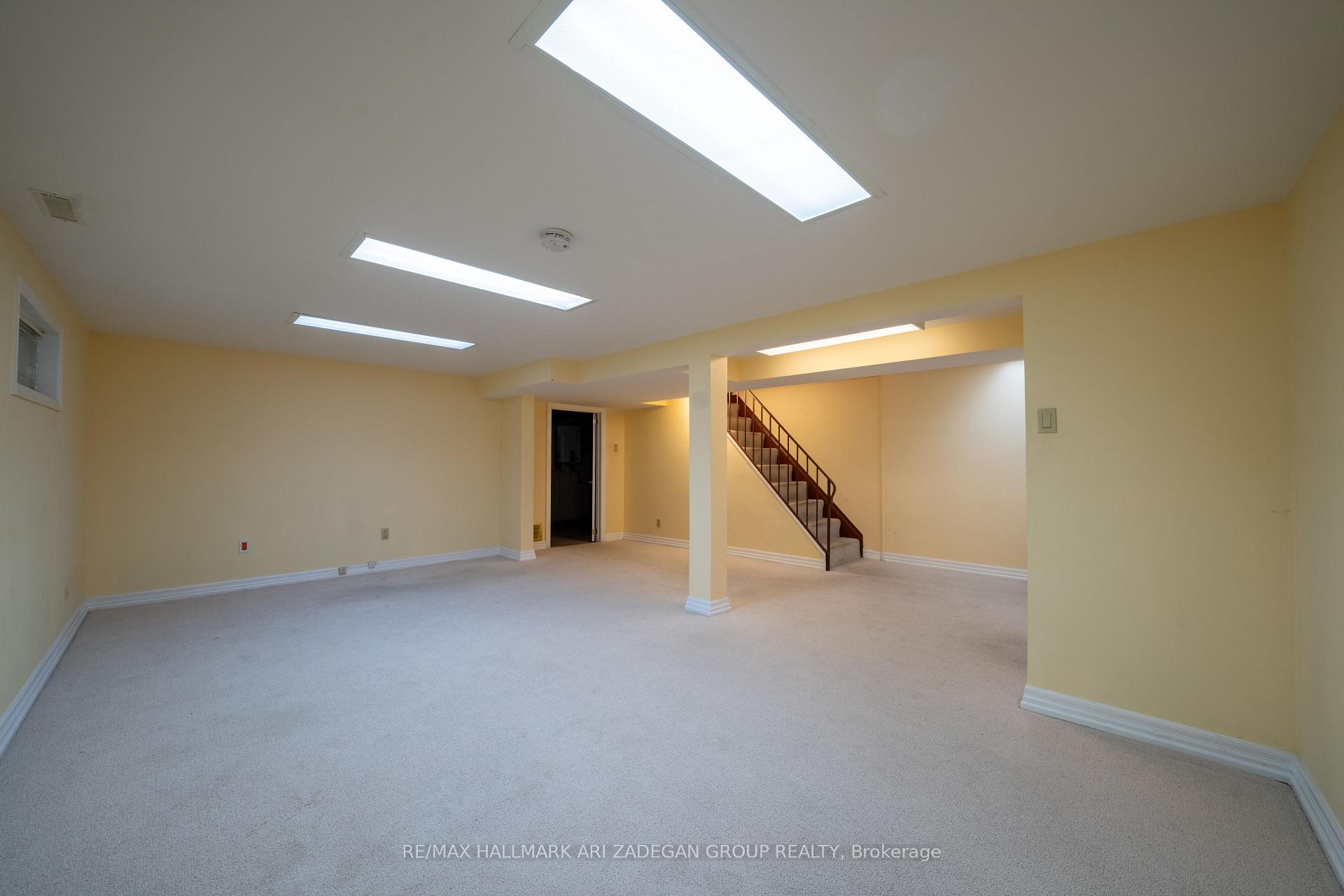 Photo 14 of 22 Silver Aspen Drive, Markham, Thornhill — HOMEH