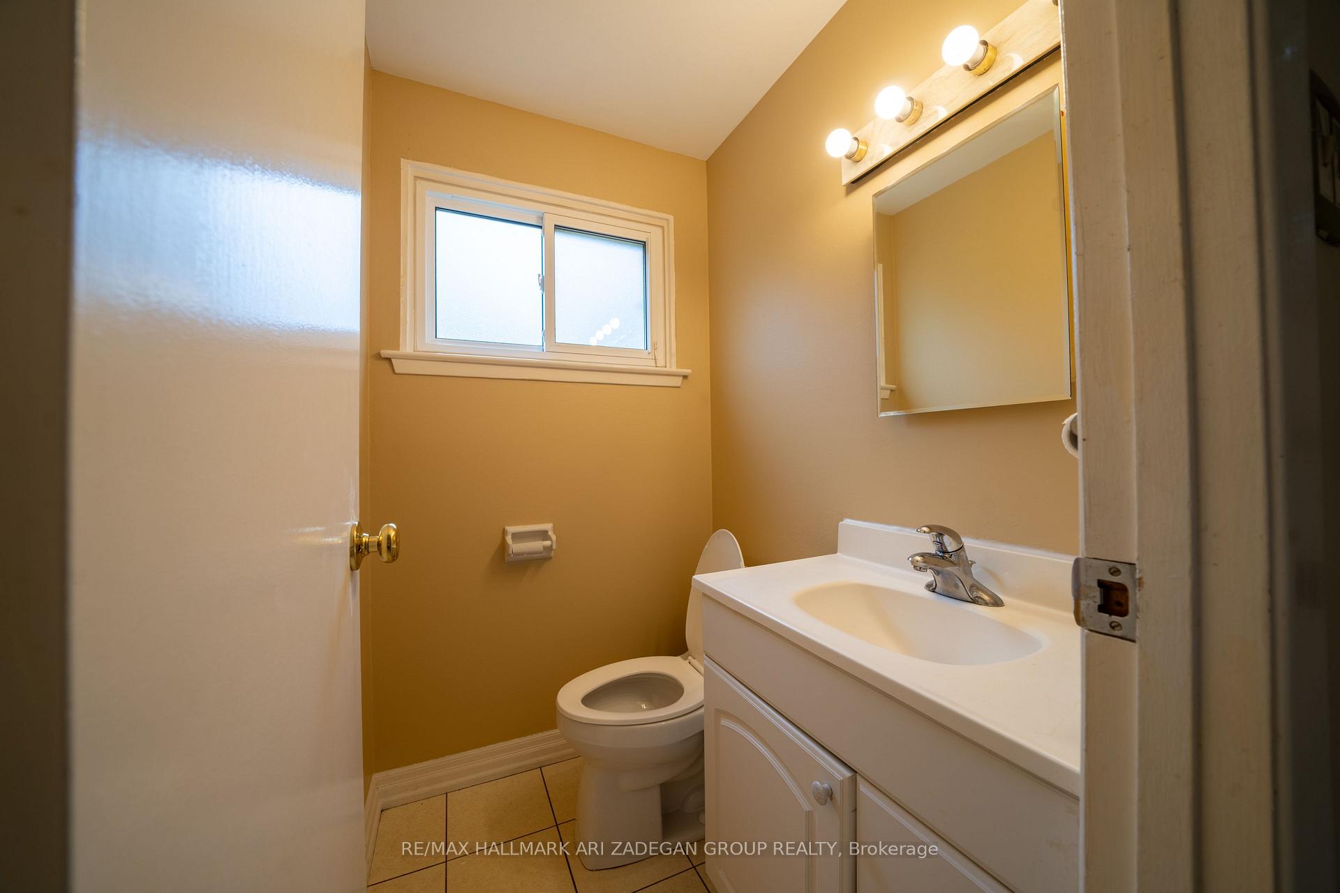 Photo 15 of 22 Silver Aspen Drive, Markham, Thornhill — HOMEH