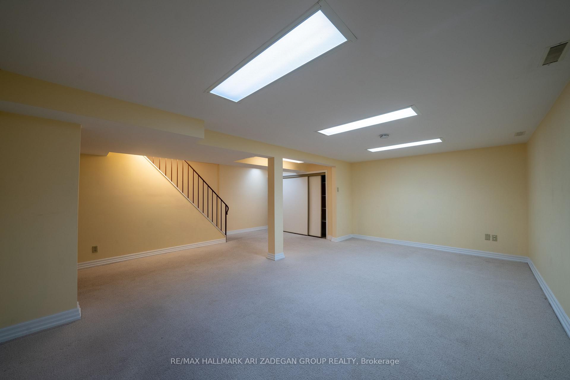 Photo 16 of 22 Silver Aspen Drive, Markham, Thornhill — HOMEH