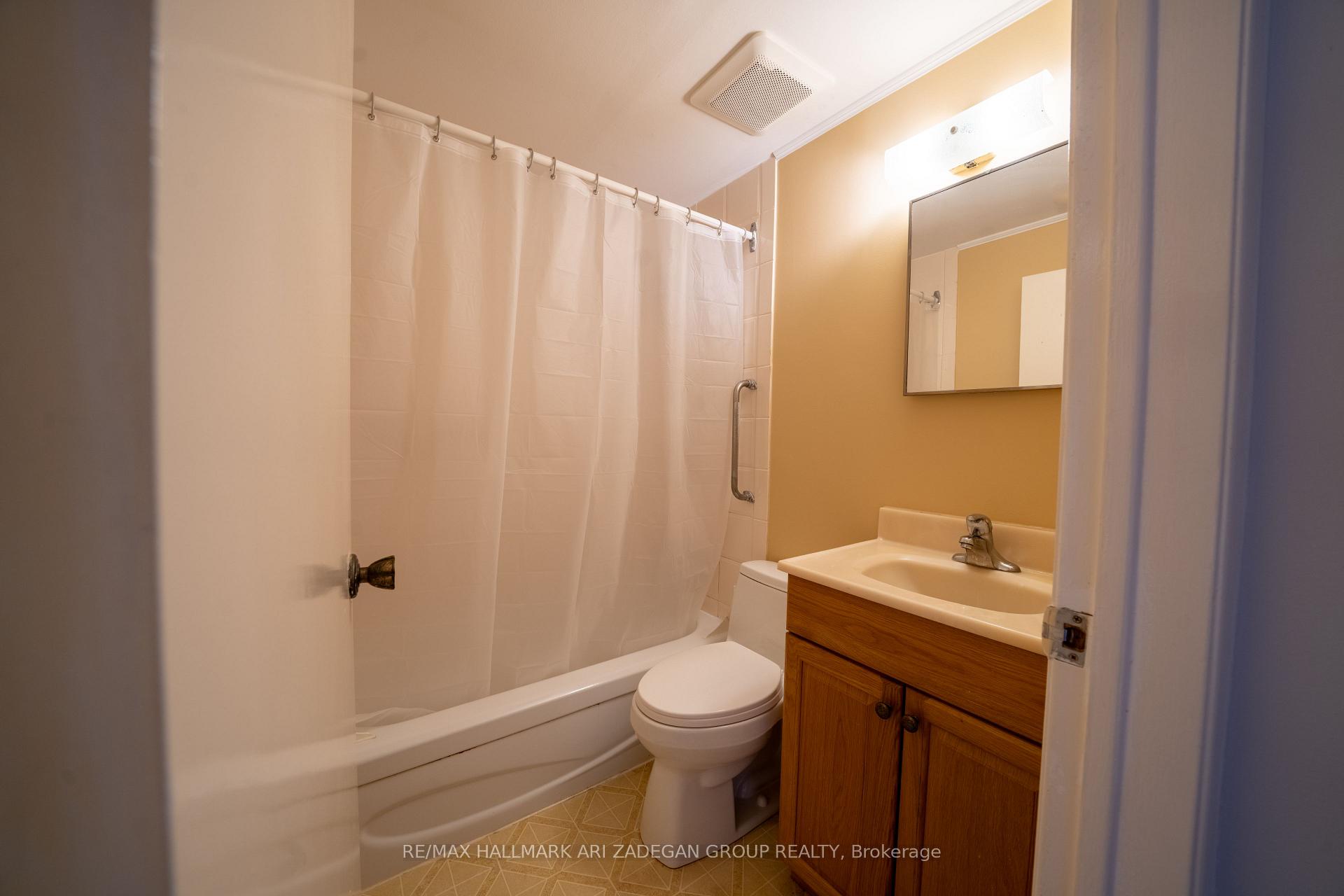 Photo 21 of 22 Silver Aspen Drive, Markham, Thornhill — HOMEH