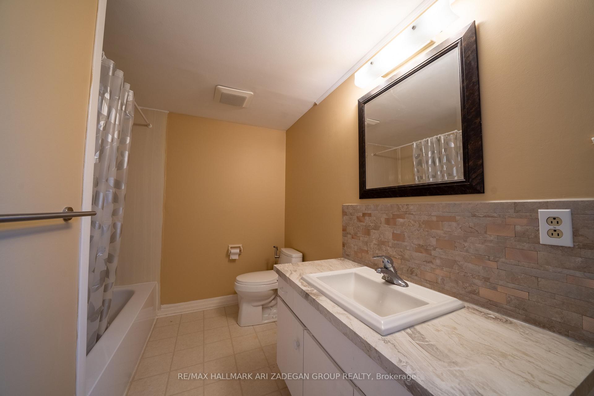 Photo 26 of 22 Silver Aspen Drive, Markham, Thornhill — HOMEH