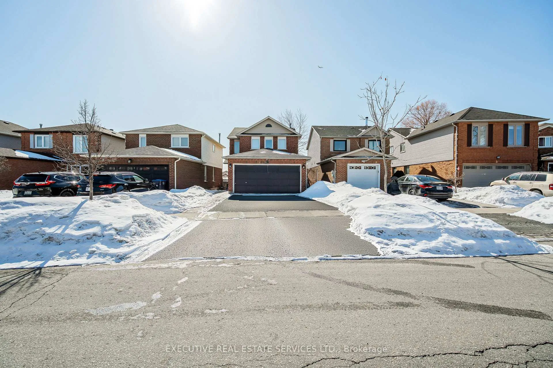 Photo 2 of 26 Stalbridge Avenue, Brampton, Fletcher's Creek South — HOMEH