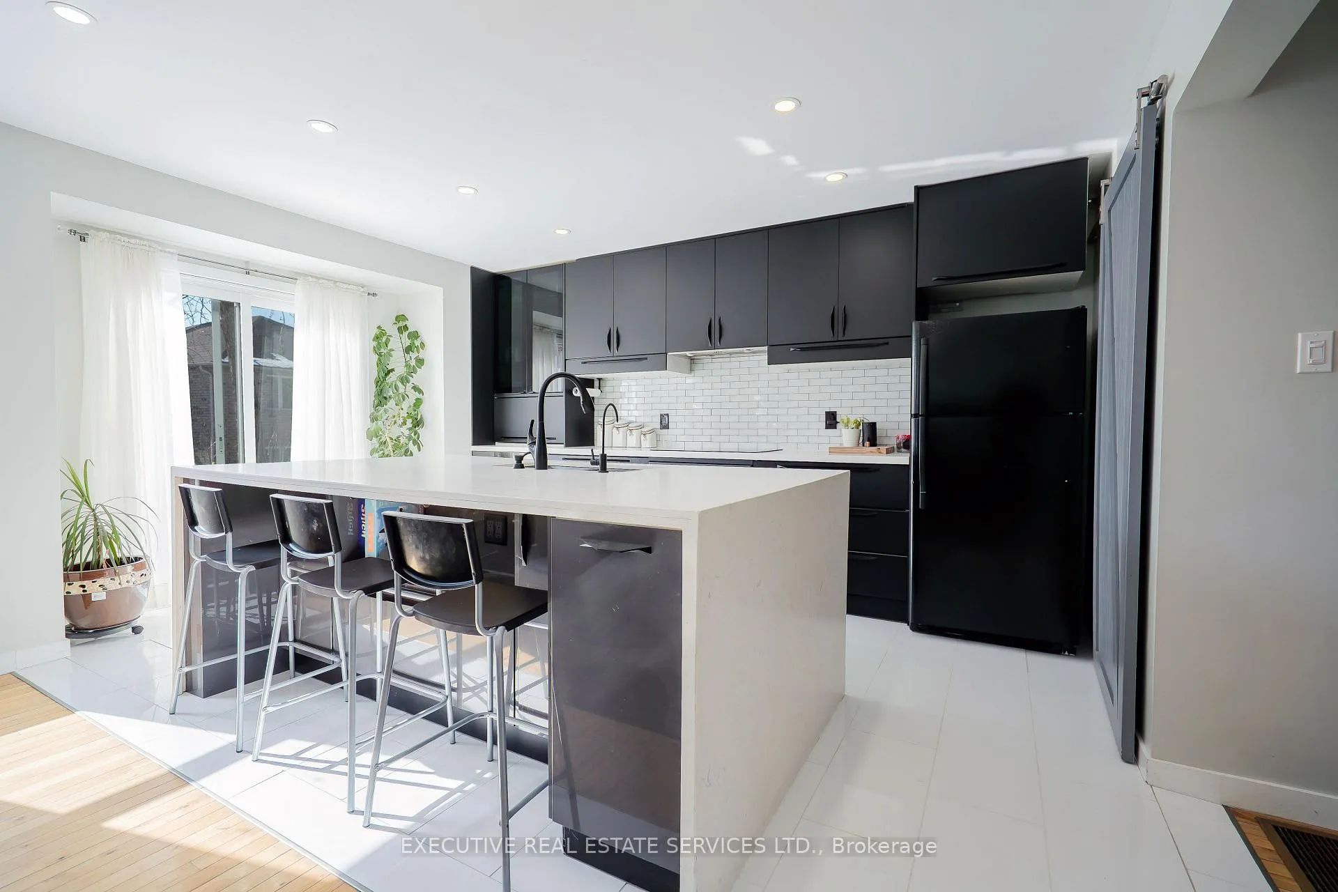 Photo 5 of 26 Stalbridge Avenue, Brampton, Fletcher's Creek South — HOMEH