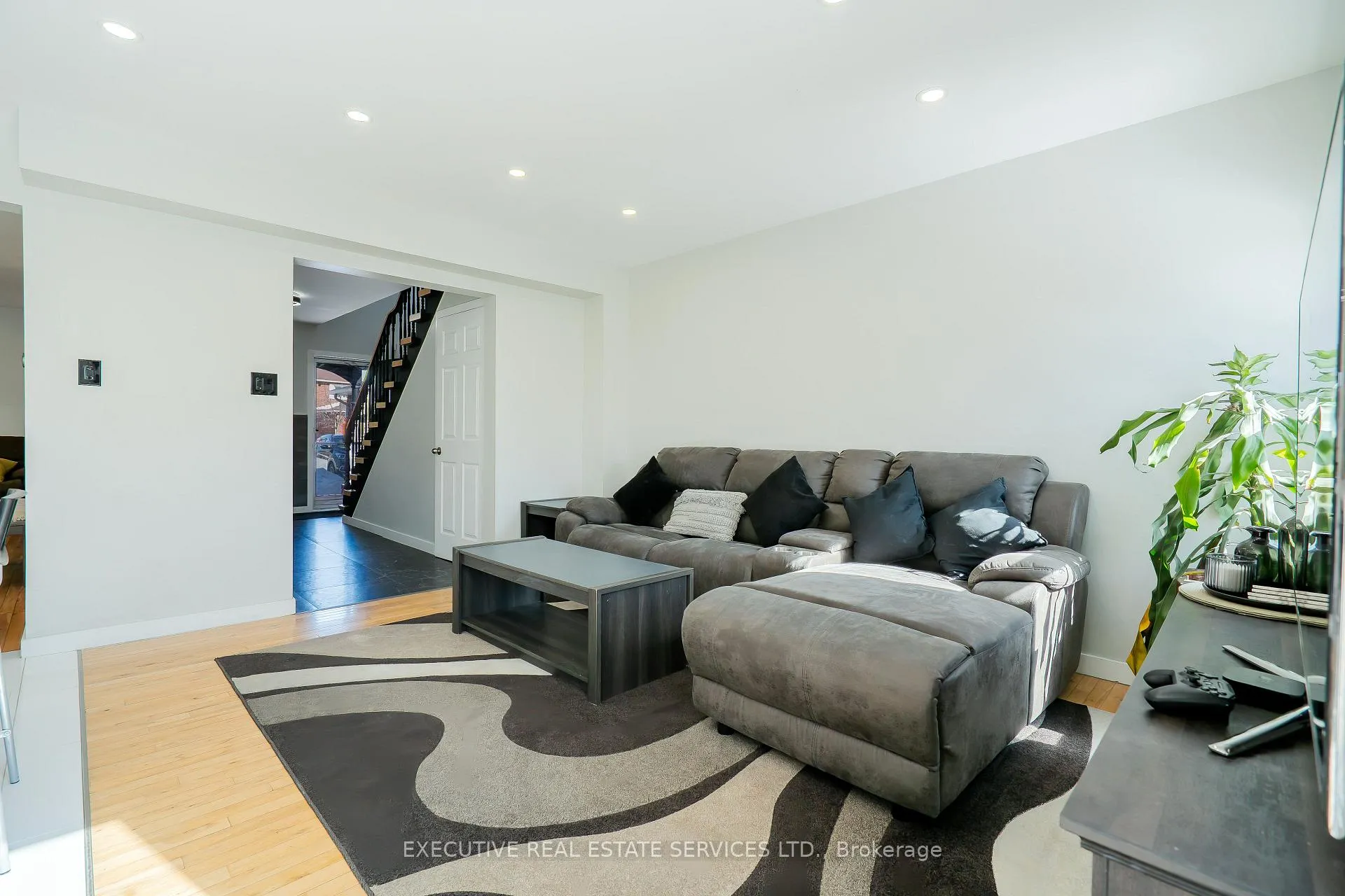 Photo 17 of 26 Stalbridge Avenue, Brampton, Fletcher's Creek South — HOMEH