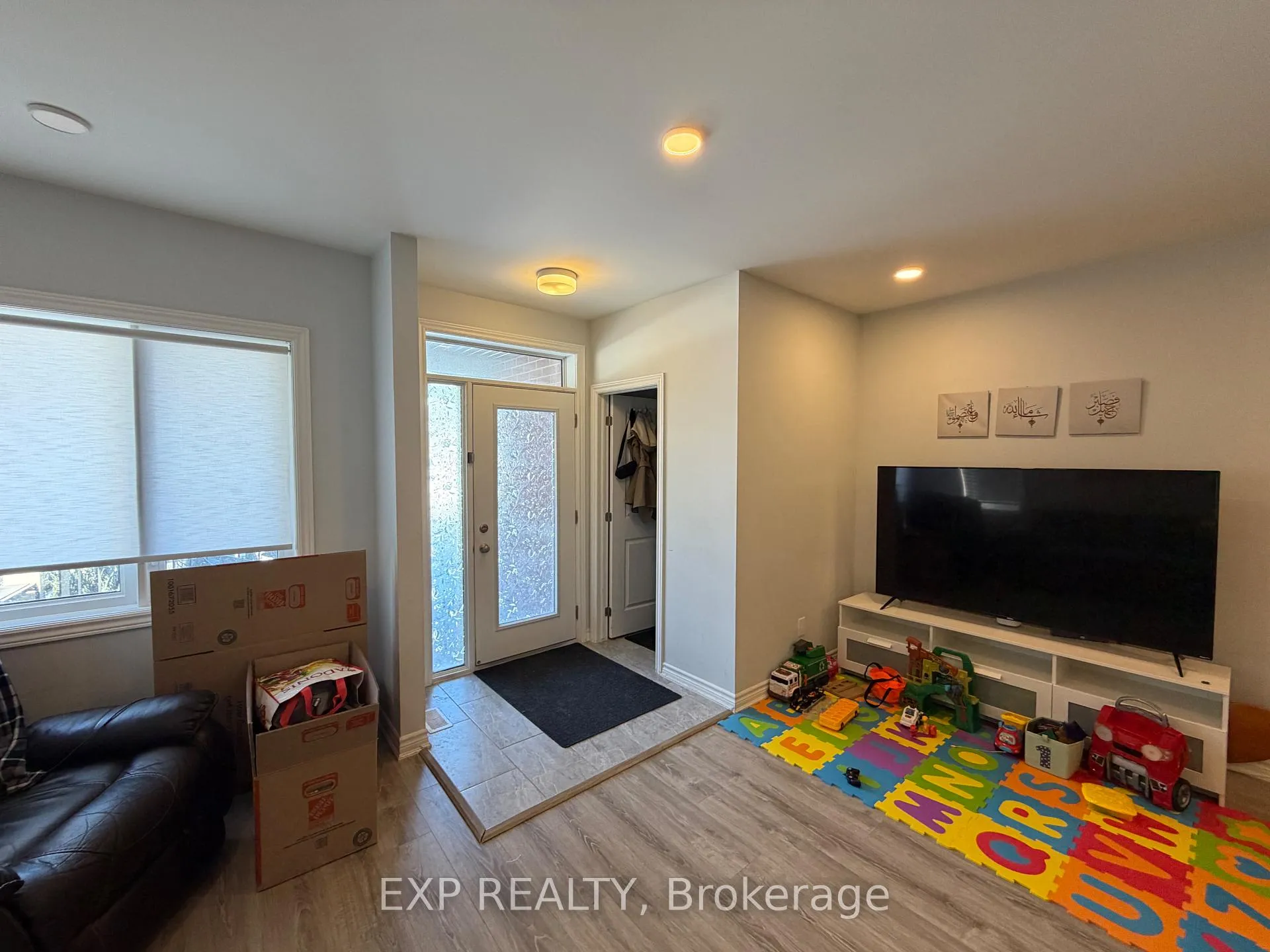 Photo 3 of 700 Lapland Private, Ottawa, Kanata - Emerald Meadows/Trailwest — HOMEH