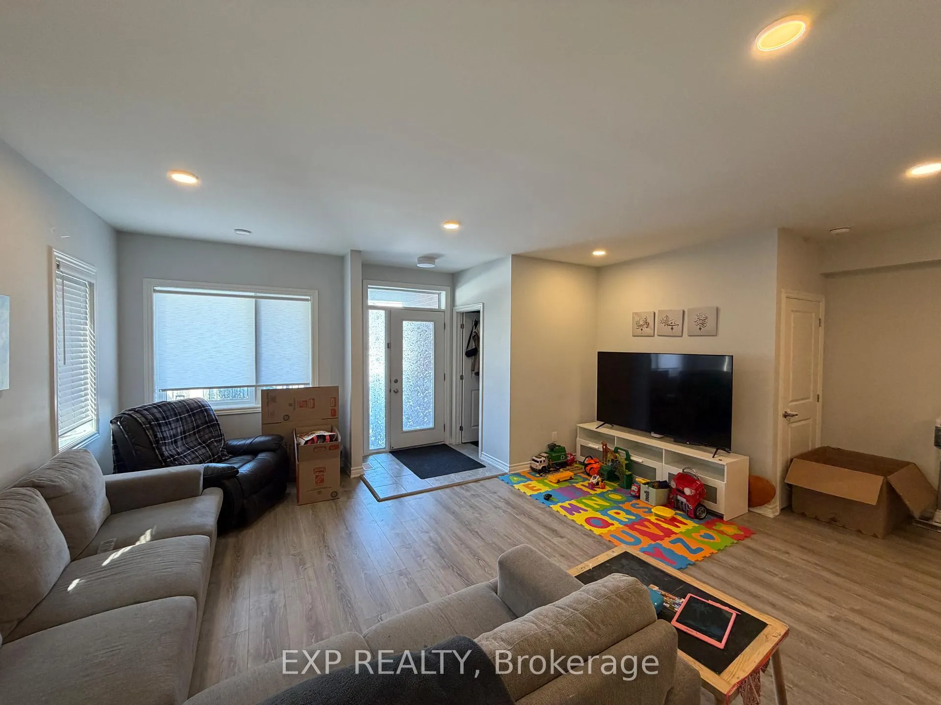 Photo 4 of 700 Lapland Private, Ottawa, Kanata - Emerald Meadows/Trailwest — HOMEH