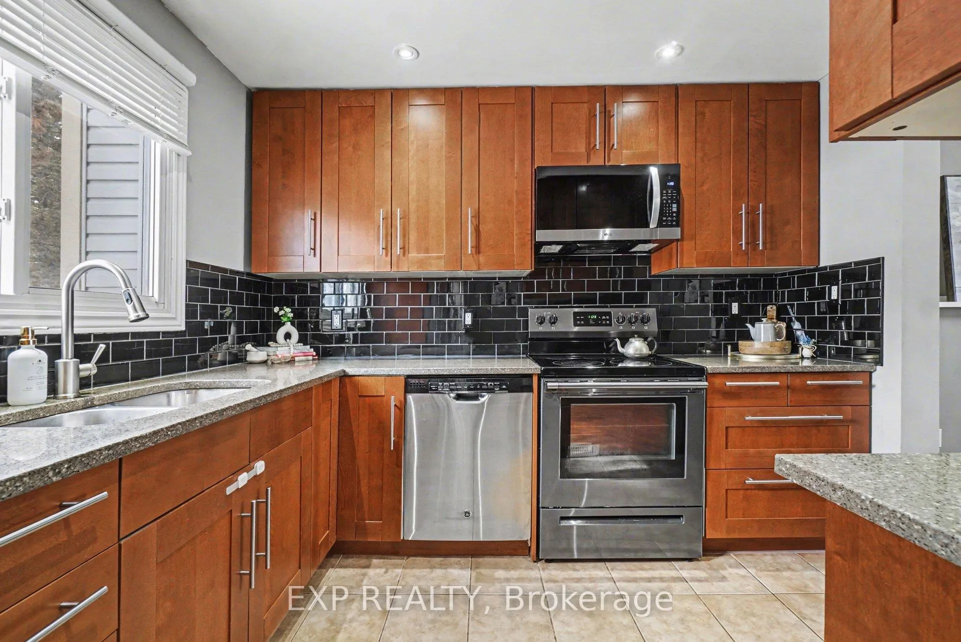 Photo 11 of 185 Teal Crescent, Ottawa, Chatelaine Village — HOMEH