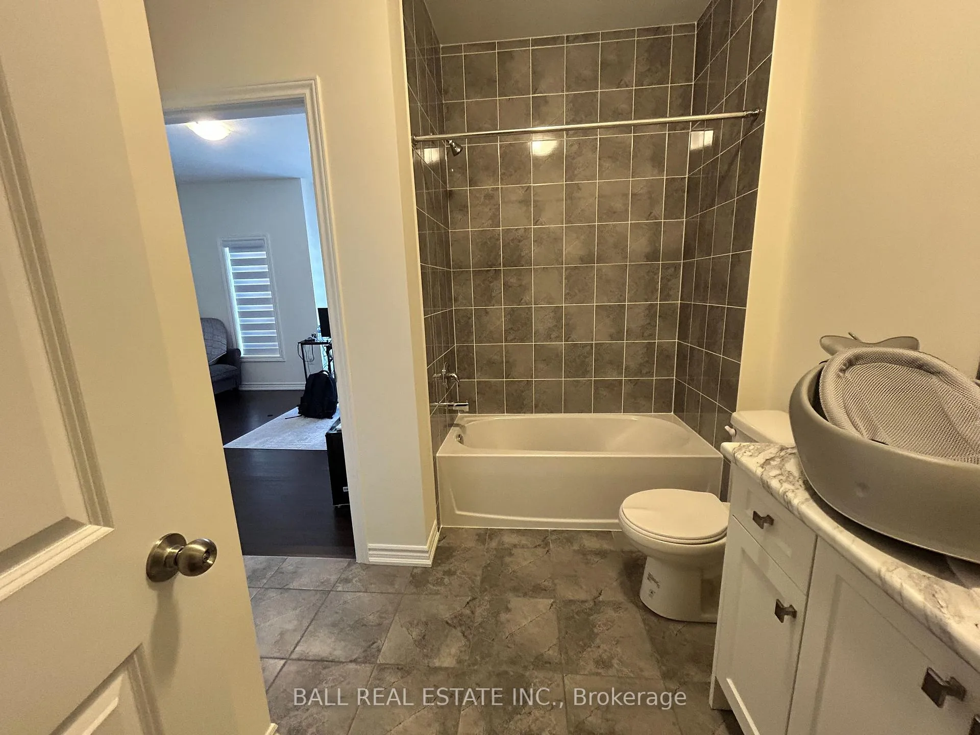 Photo 13 of 12 Fire King Drive, Whitby, Rural Whitby — HOMEH