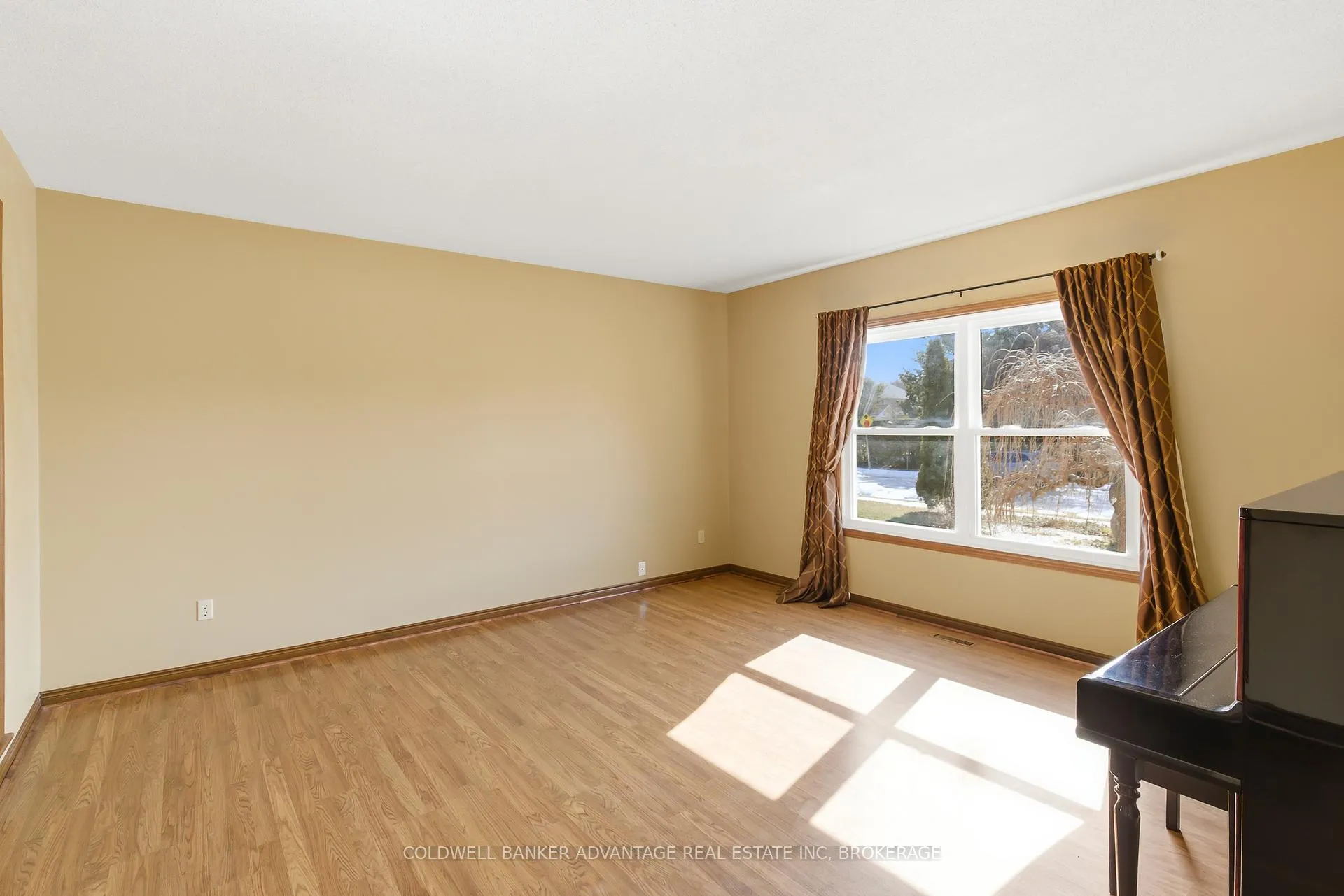 Photo 14 of 137 Valera Drive, Hamilton, Stoney Creek — HOMEH