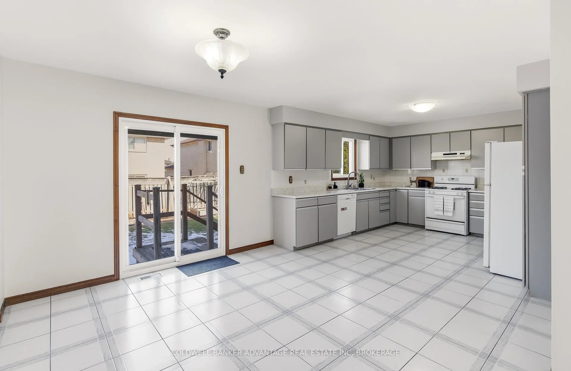 Photo 18 of 137 Valera Drive, Hamilton, Stoney Creek — HOMEH
