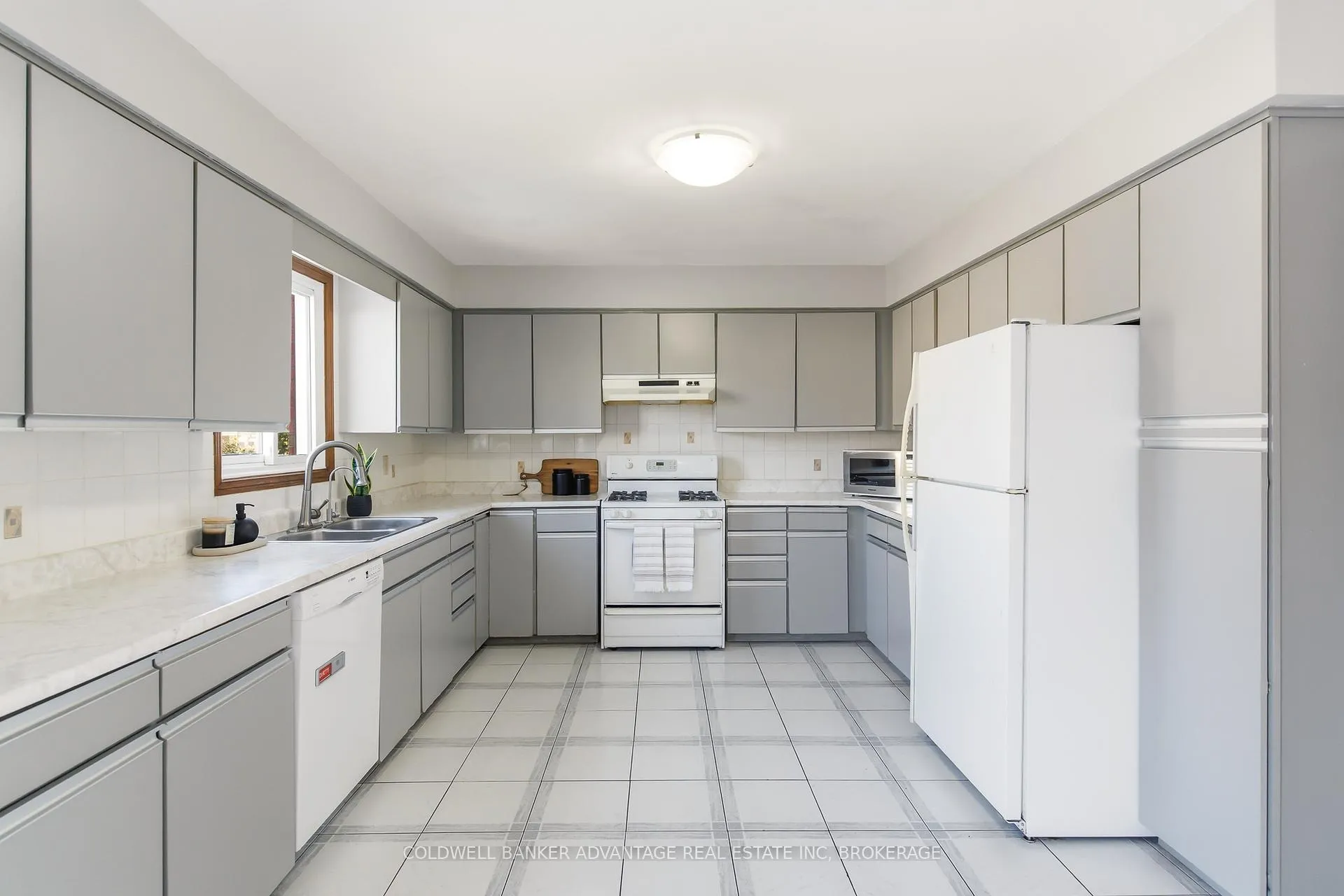 Photo 19 of 137 Valera Drive, Hamilton, Stoney Creek — HOMEH