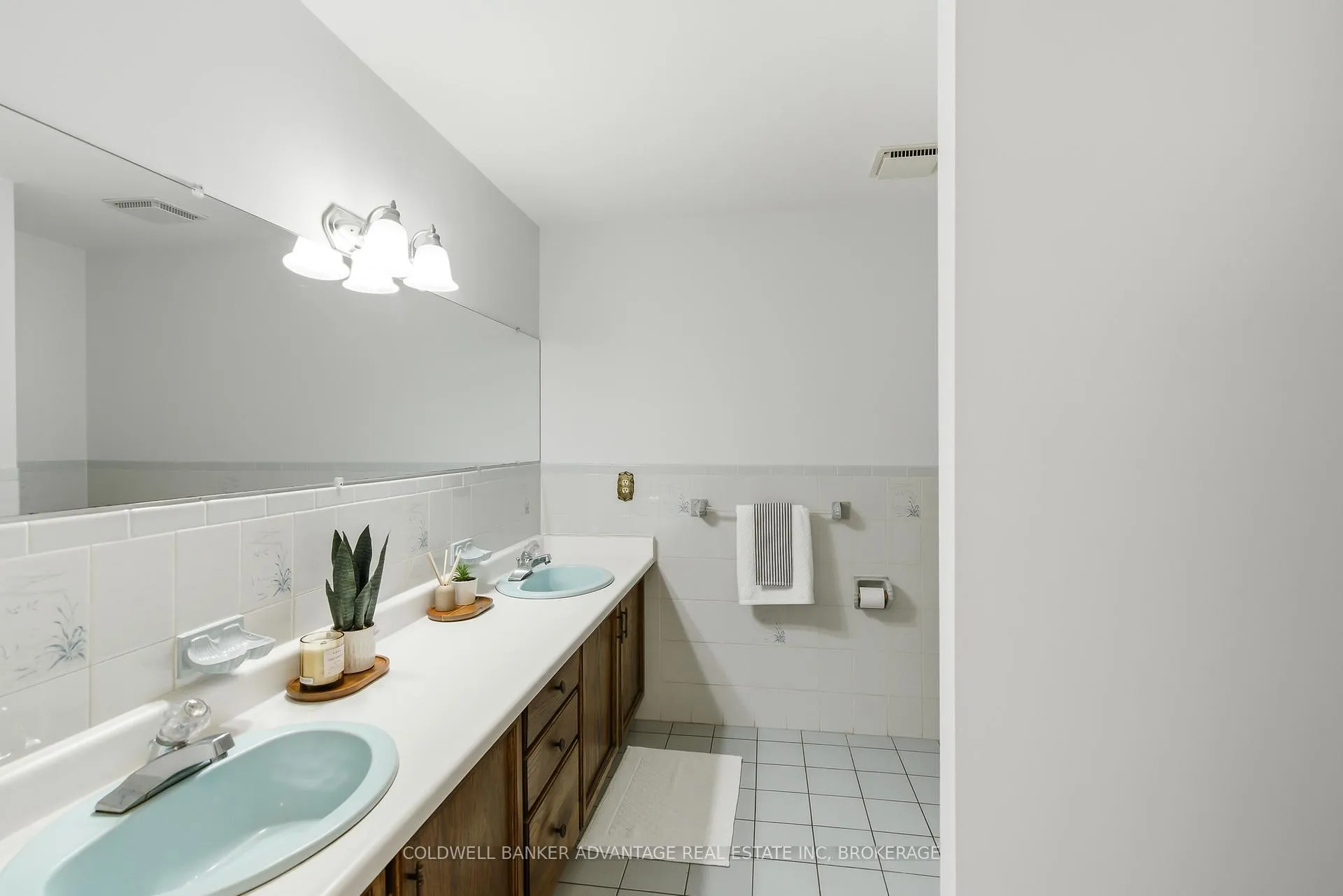 Photo 24 of 137 Valera Drive, Hamilton, Stoney Creek — HOMEH