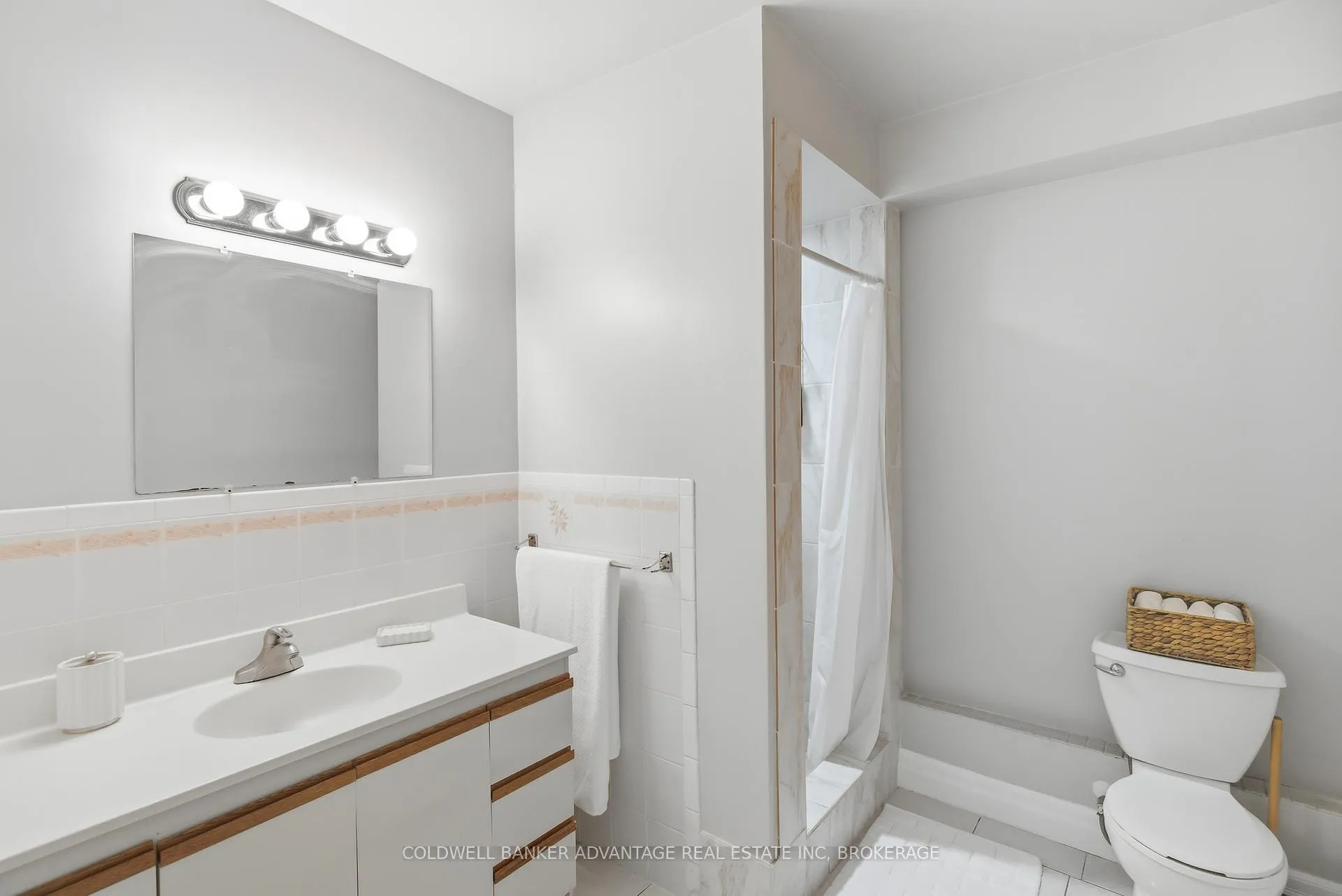 Photo 40 of 137 Valera Drive, Hamilton, Stoney Creek — HOMEH