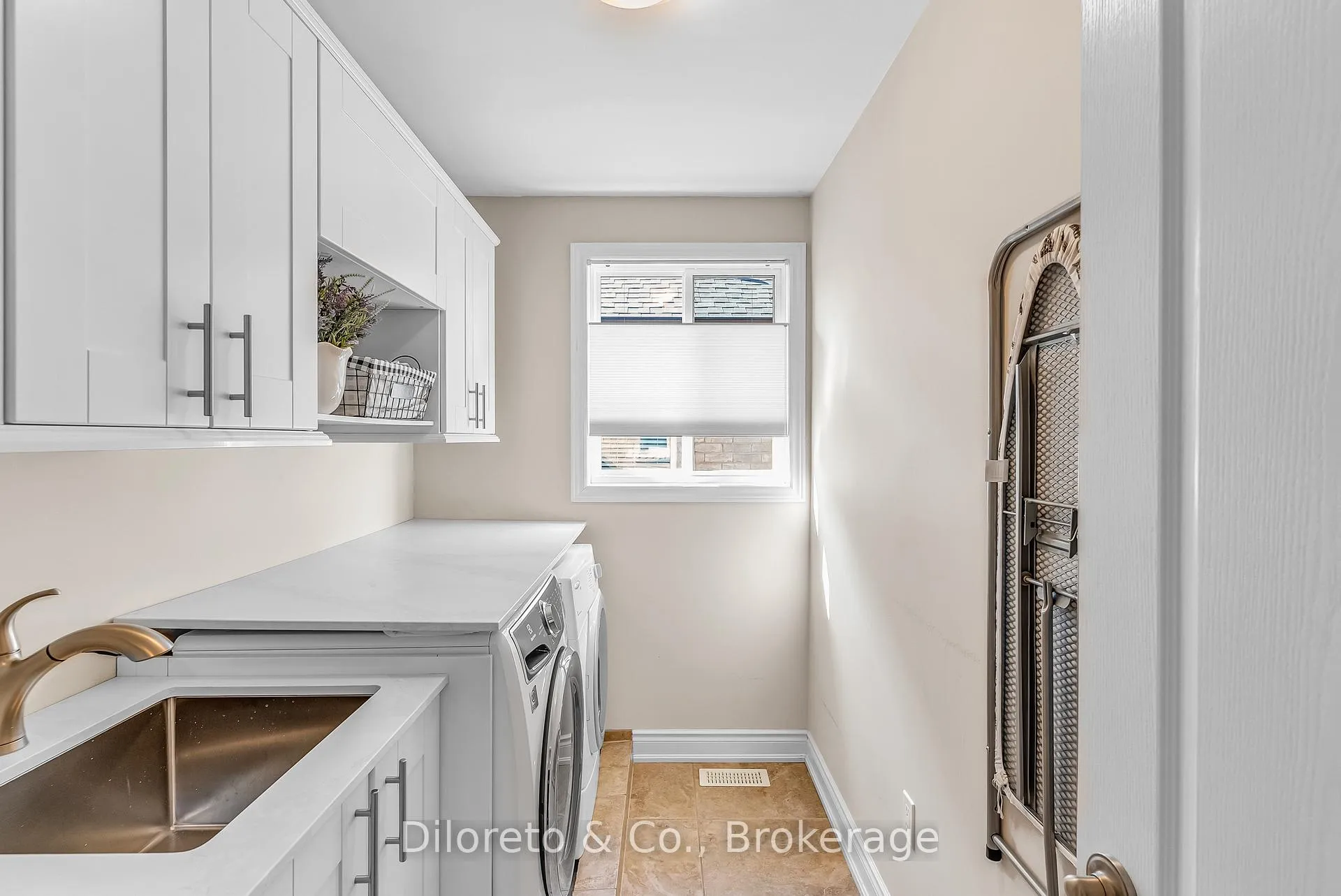 Photo 35 of 28 Michelangelo Lane, Hamilton, Carpenter — HOMEH