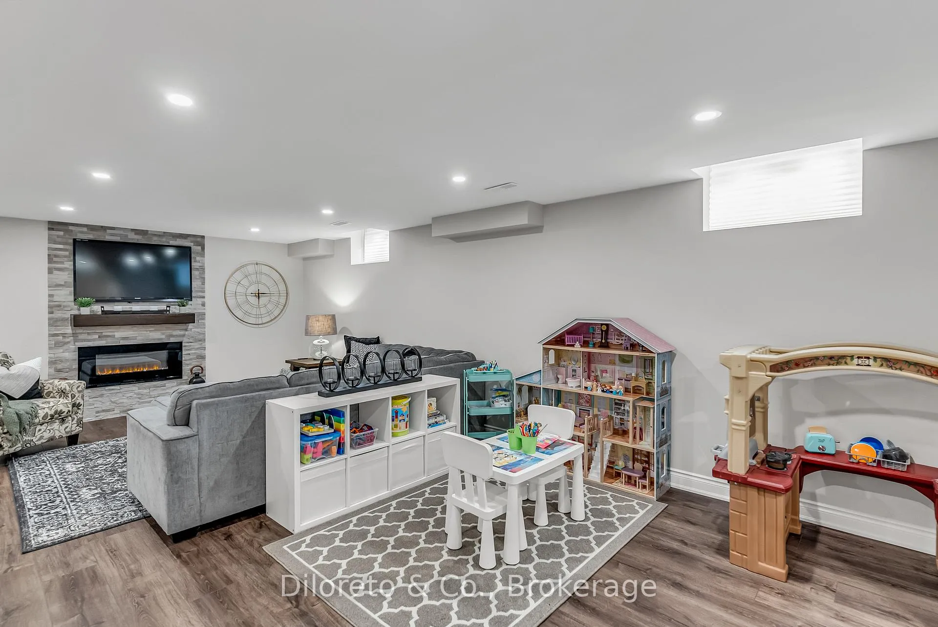 Photo 39 of 28 Michelangelo Lane, Hamilton, Carpenter — HOMEH