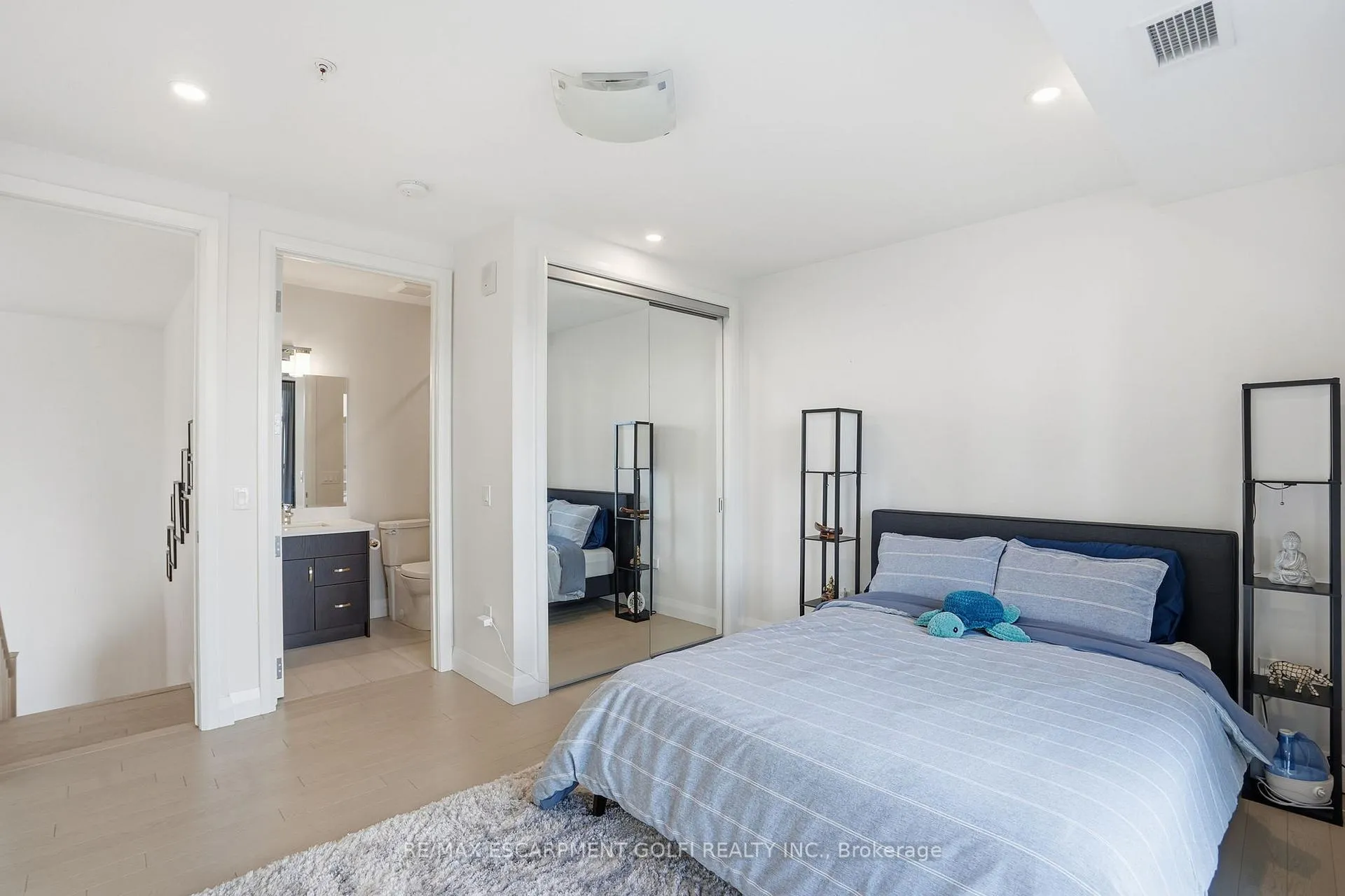 Photo 26 of Unit LPH7, 112 King Street, Hamilton, Beasley — HOMEH