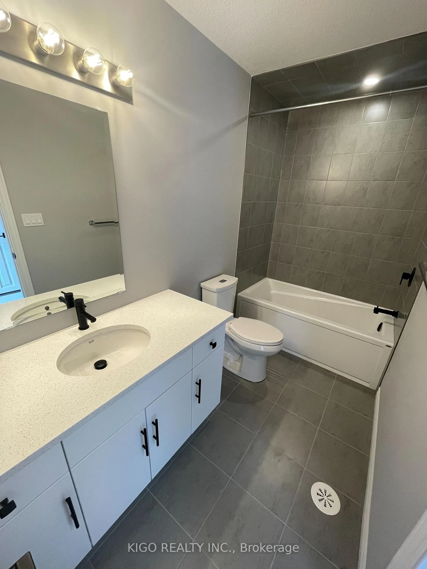 Photo 14 of 102 Lomond Lane, Kitchener — HOMEH