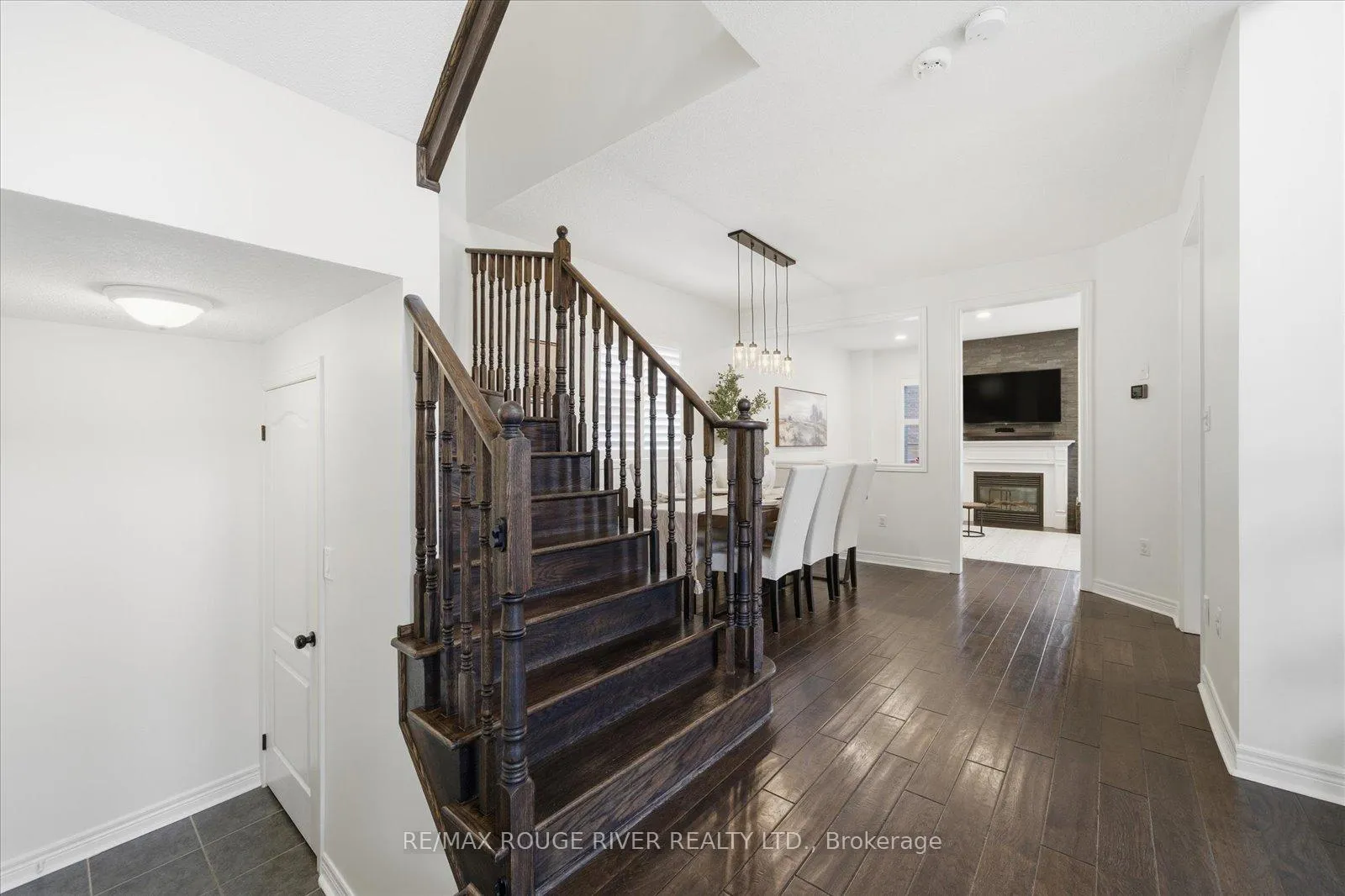 Photo 10 of 1954 Riverton Street, Oshawa, Taunton — HOMEH