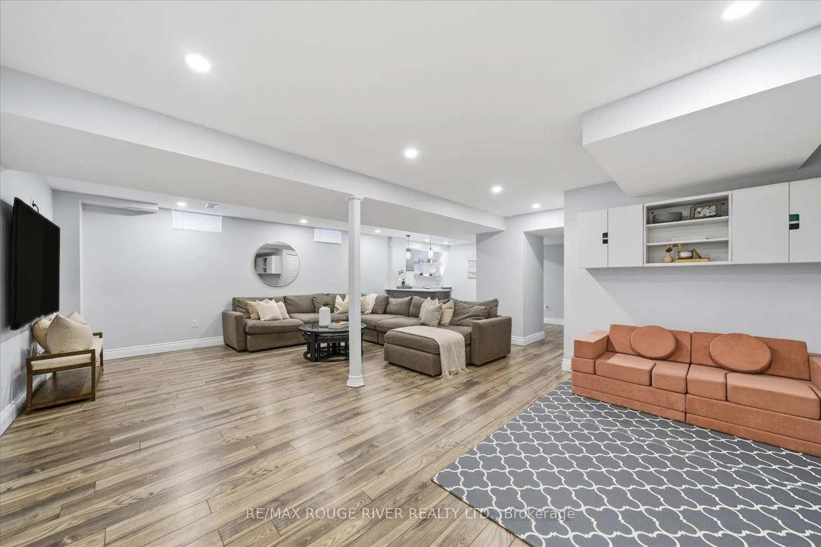 Photo 37 of 1954 Riverton Street, Oshawa, Taunton — HOMEH