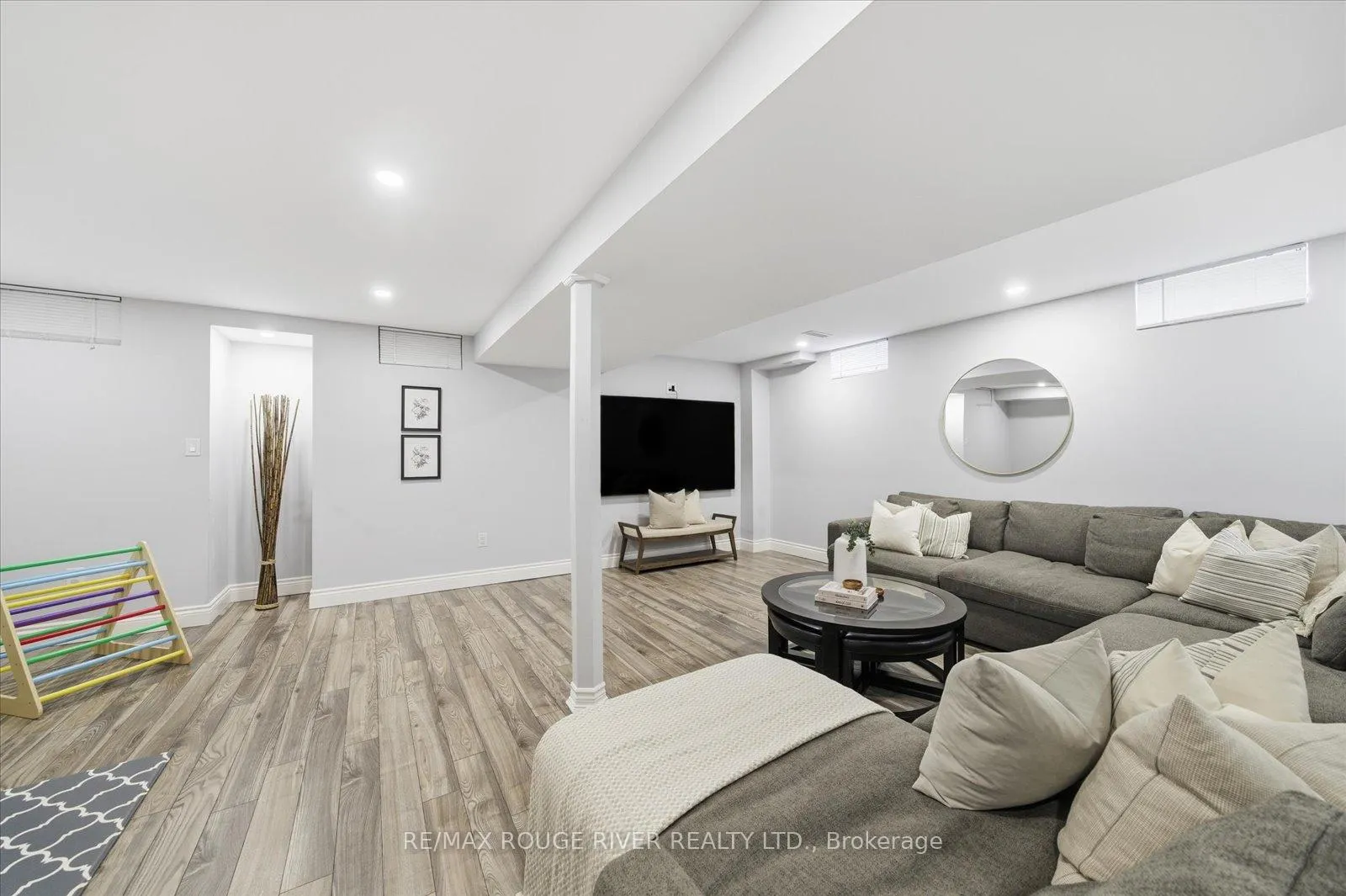 Photo 38 of 1954 Riverton Street, Oshawa, Taunton — HOMEH