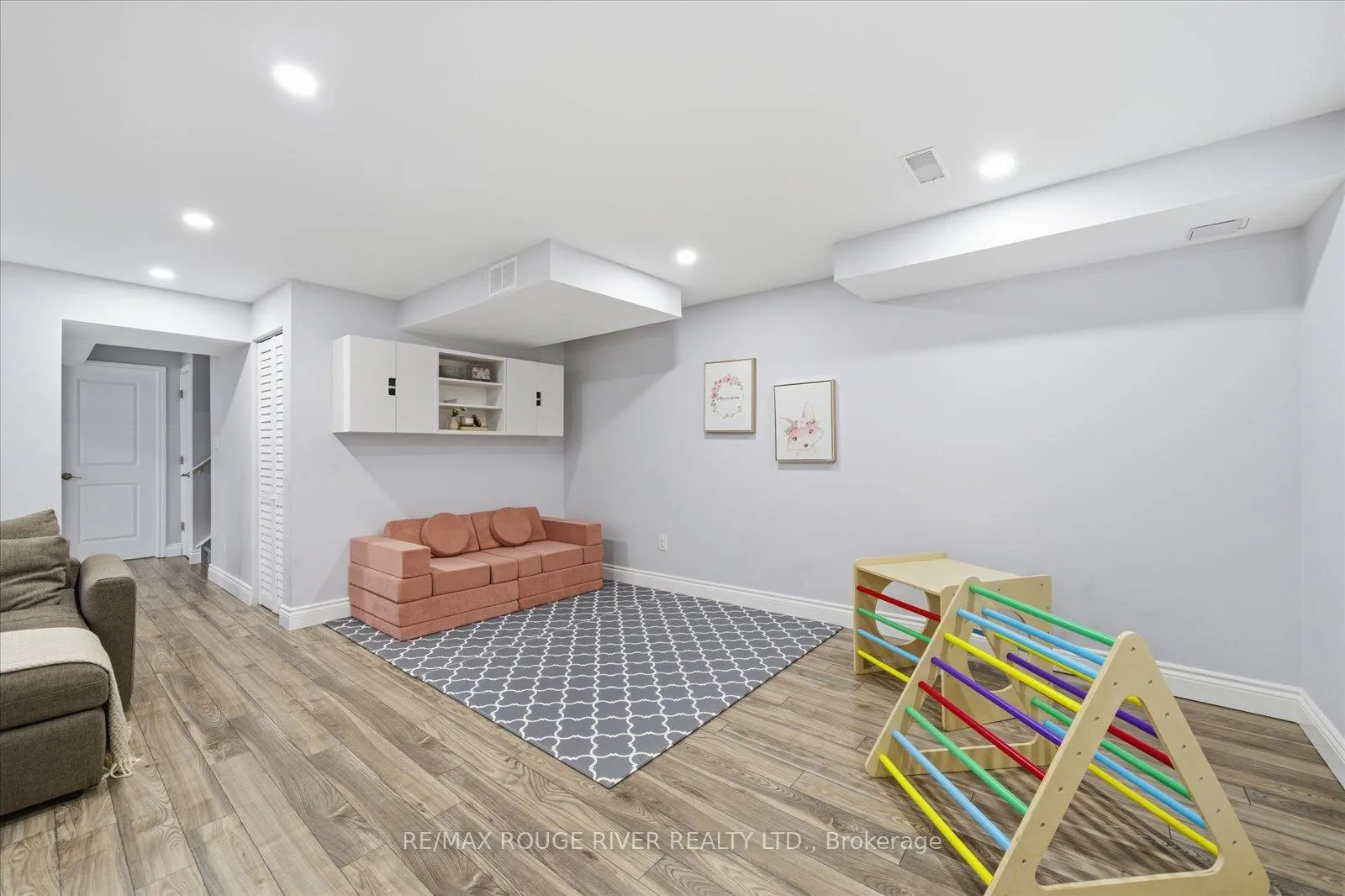 Photo 46 of 1954 Riverton Street, Oshawa, Taunton — HOMEH