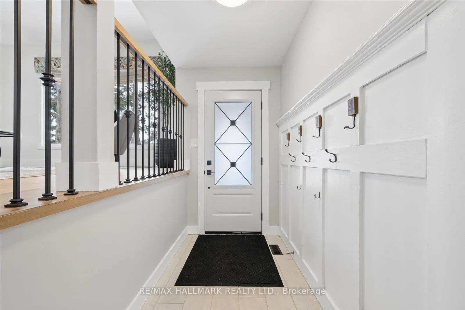 Photo 4 of 233 Fincham Avenue, Markham, Markham Village — HOMEH