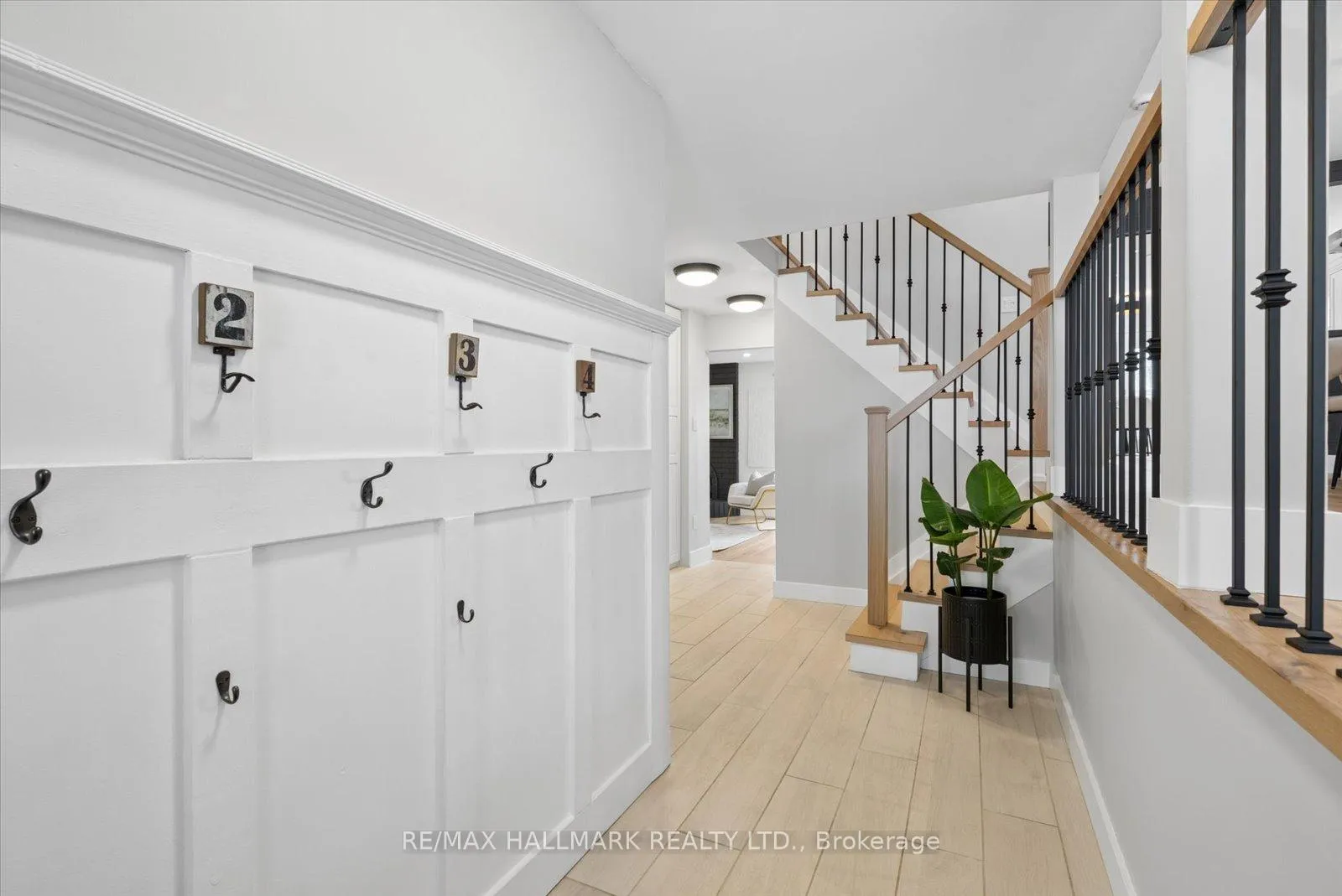 Photo 5 of 233 Fincham Avenue, Markham, Markham Village — HOMEH