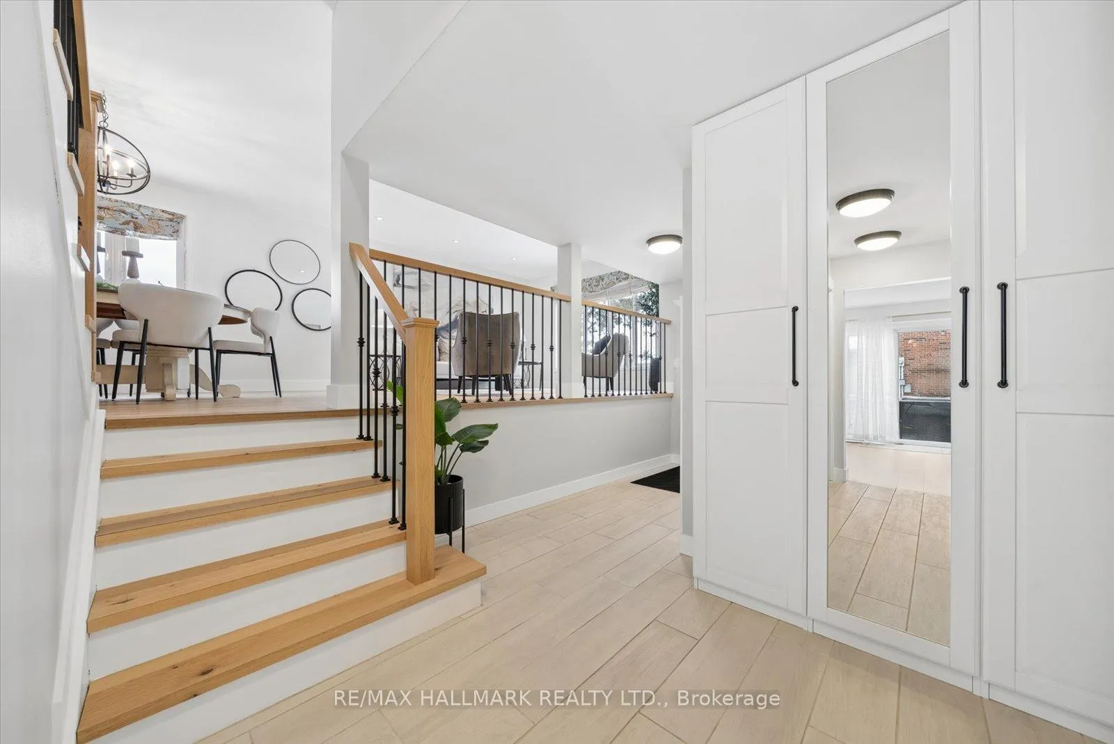 Photo 6 of 233 Fincham Avenue, Markham, Markham Village — HOMEH