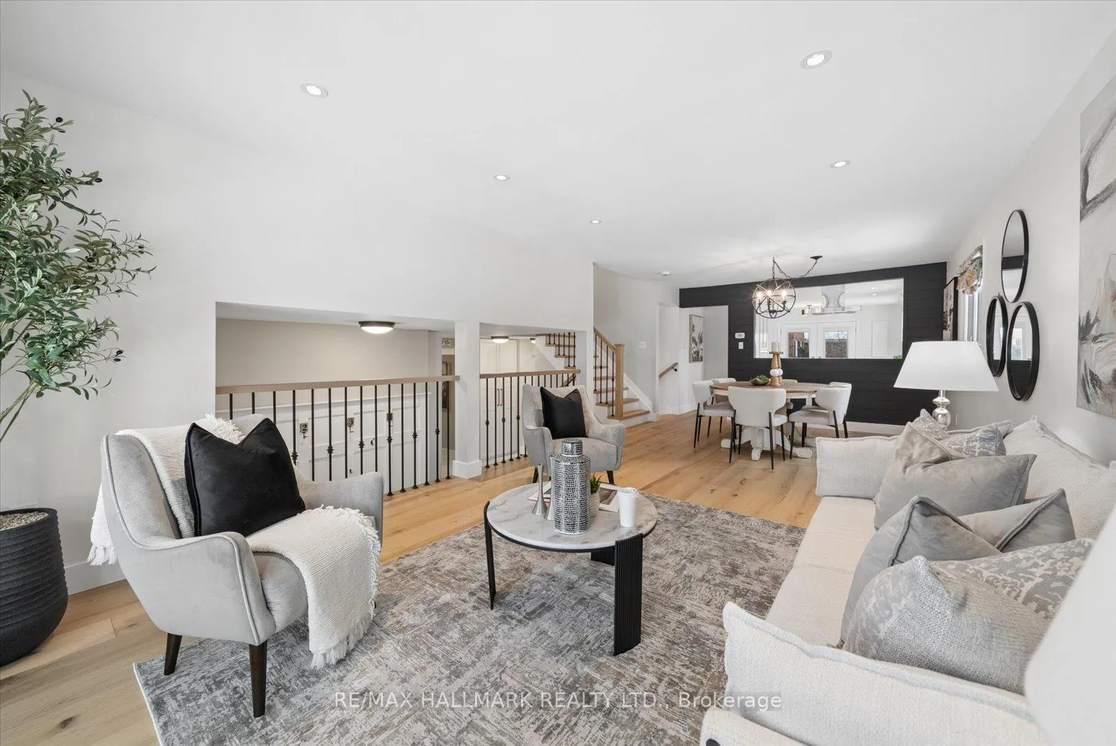 Photo 8 of 233 Fincham Avenue, Markham, Markham Village — HOMEH