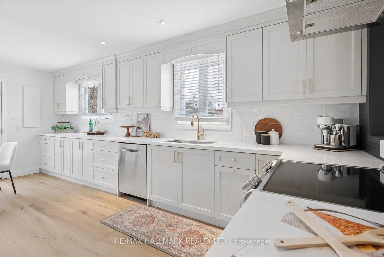 Photo 12 of 233 Fincham Avenue, Markham, Markham Village — HOMEH