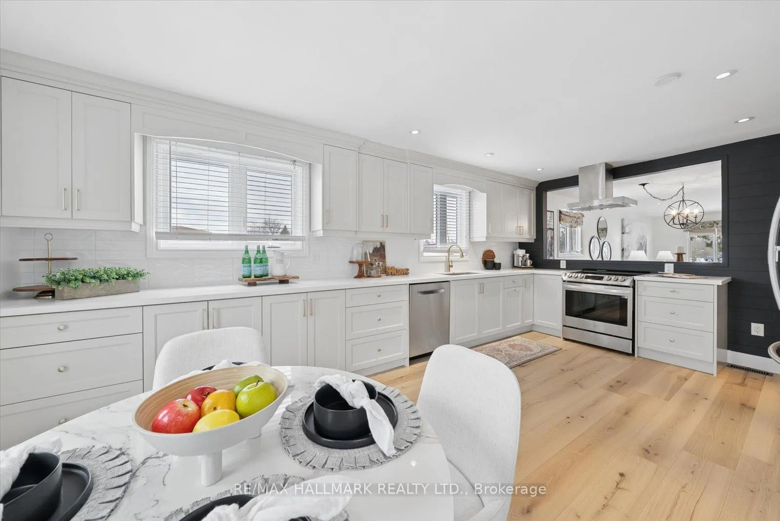 Photo 14 of 233 Fincham Avenue, Markham, Markham Village — HOMEH