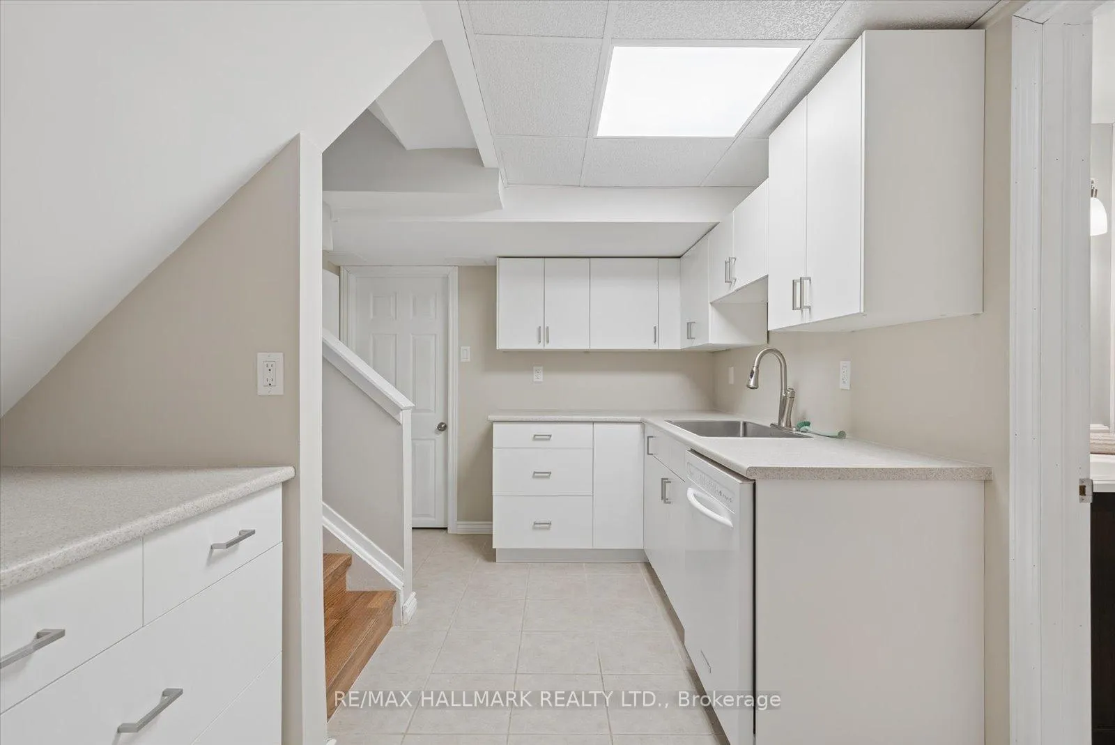 Photo 37 of 233 Fincham Avenue, Markham, Markham Village — HOMEH