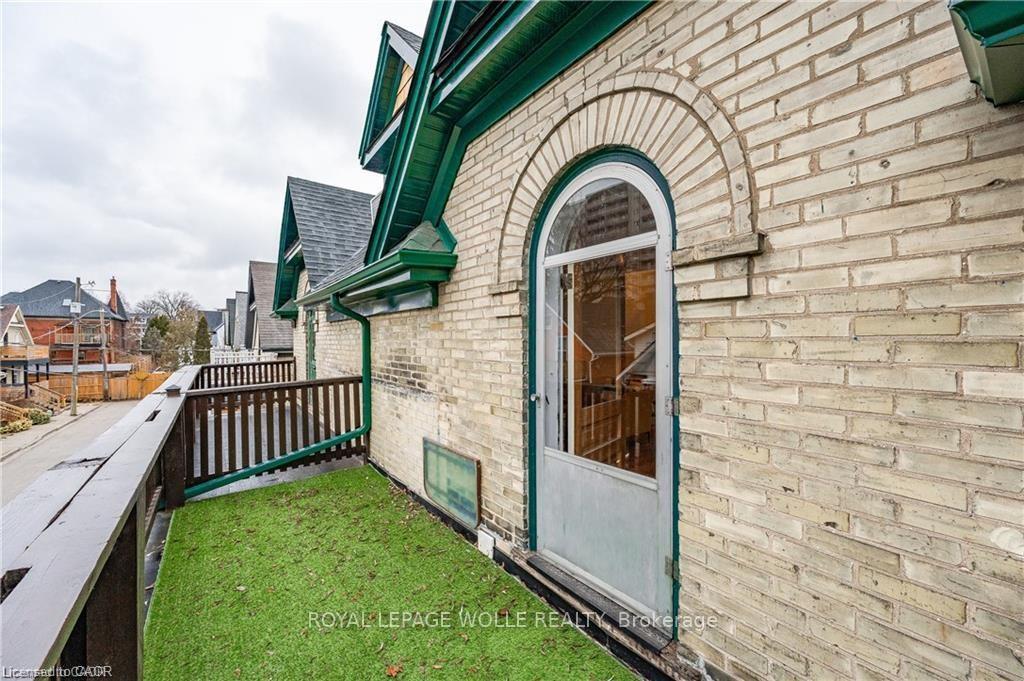 Photo 8 of Unit UPPER, 17 Hilda Place, Kitchener — HOMEH