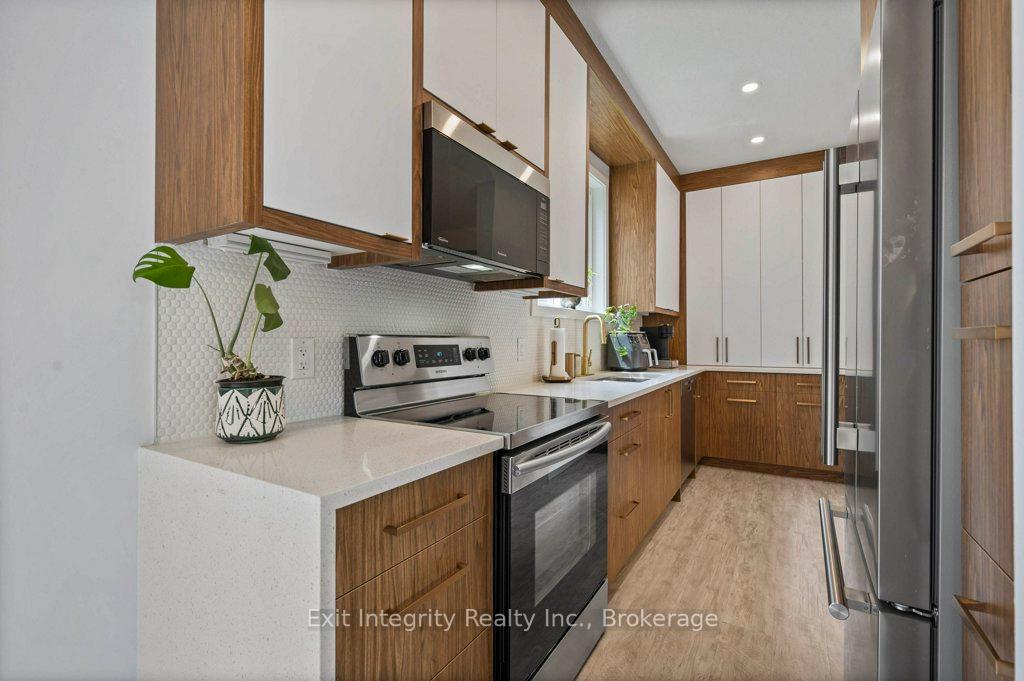 Photo 4 of 47 Gruhn Street, Kitchener — HOMEH