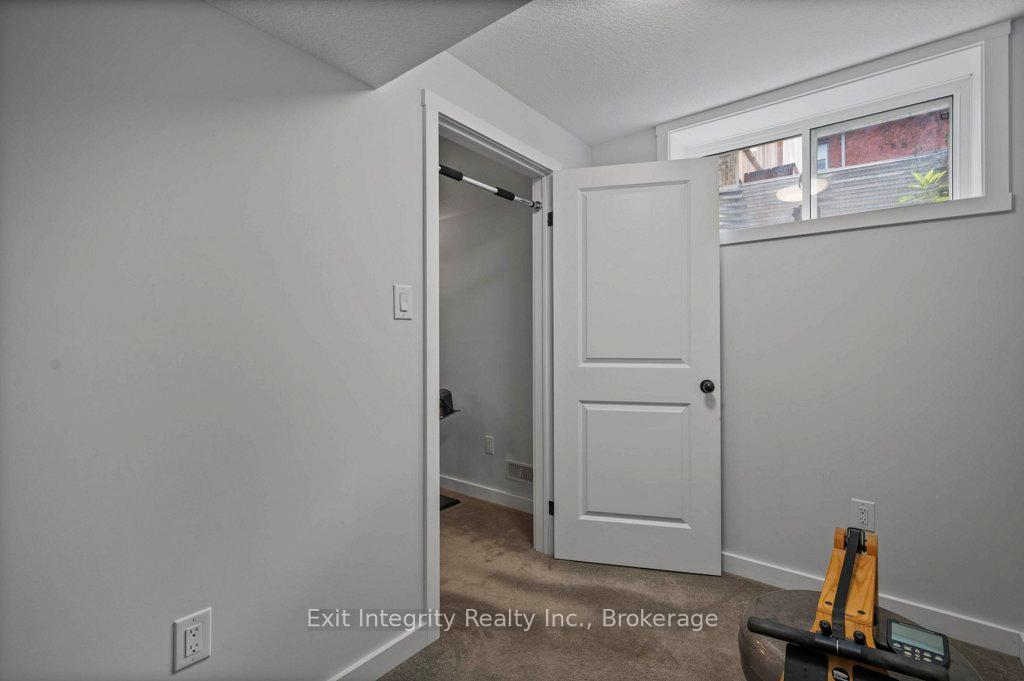 Photo 24 of 47 Gruhn Street, Kitchener — HOMEH
