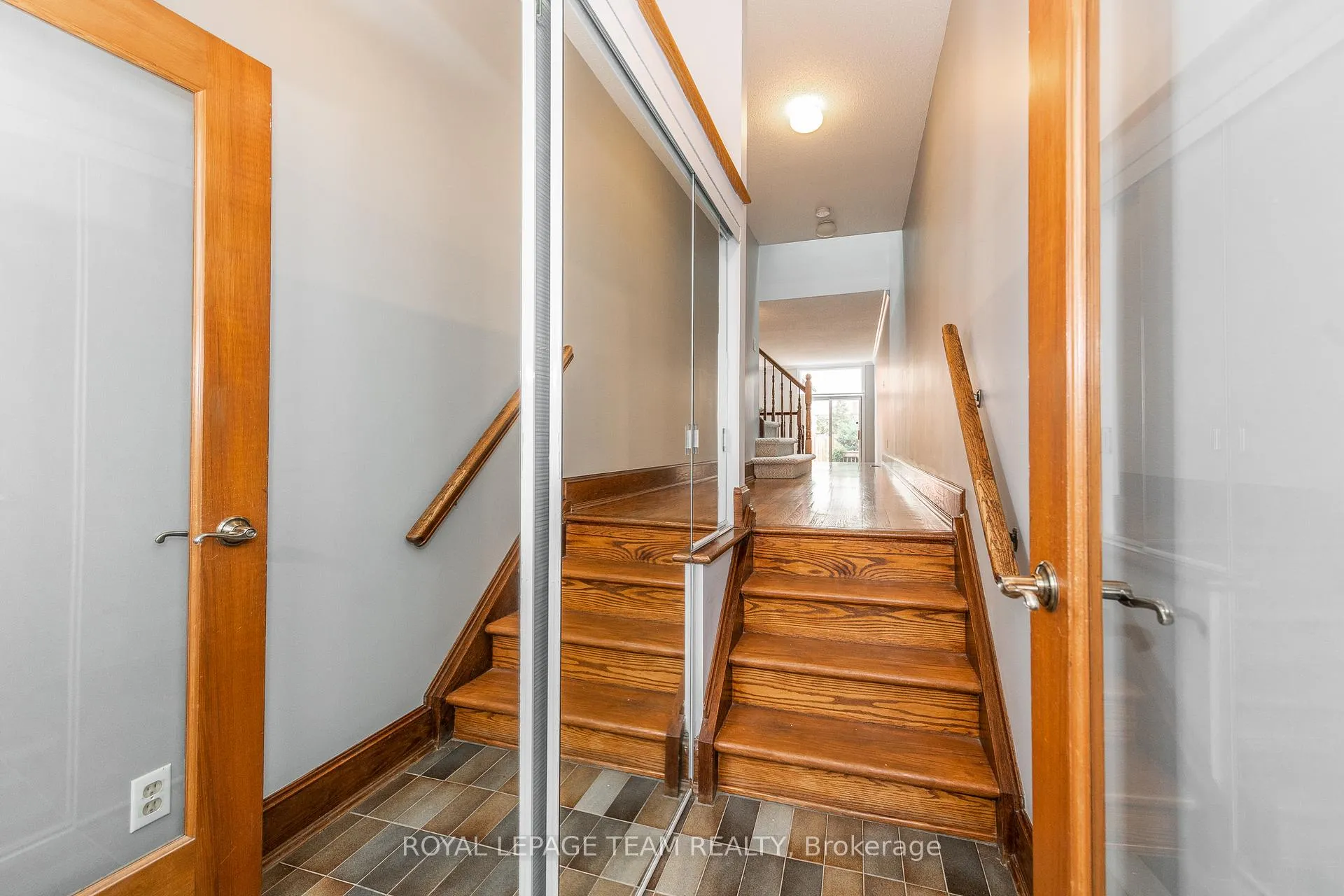 Photo 6 of Unit C, 595 Besserer Street, Ottawa, Sandy Hill — HOMEH