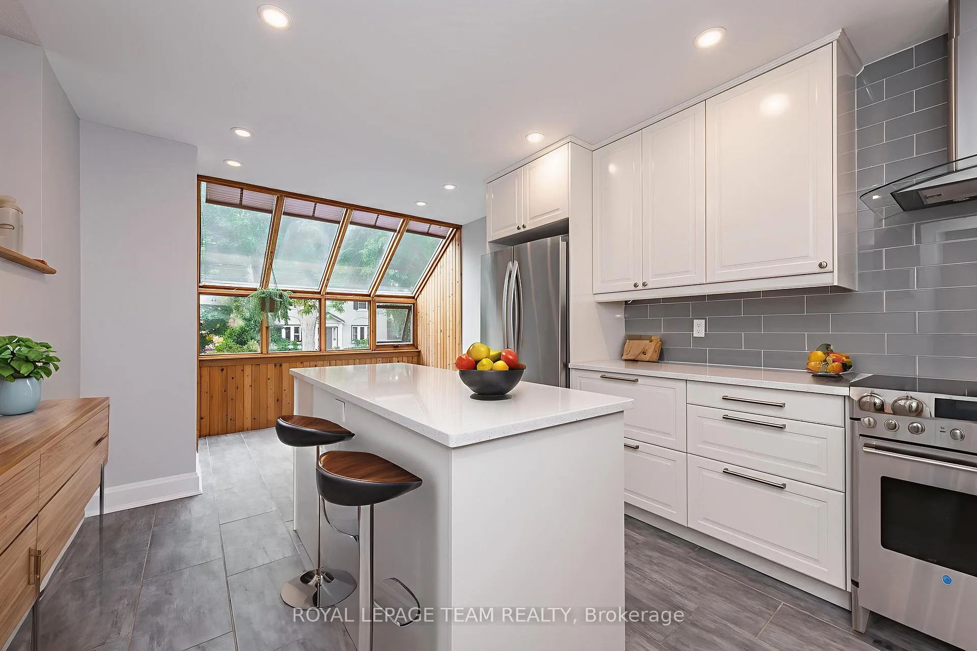 Photo 8 of Unit C, 595 Besserer Street, Ottawa, Sandy Hill — HOMEH