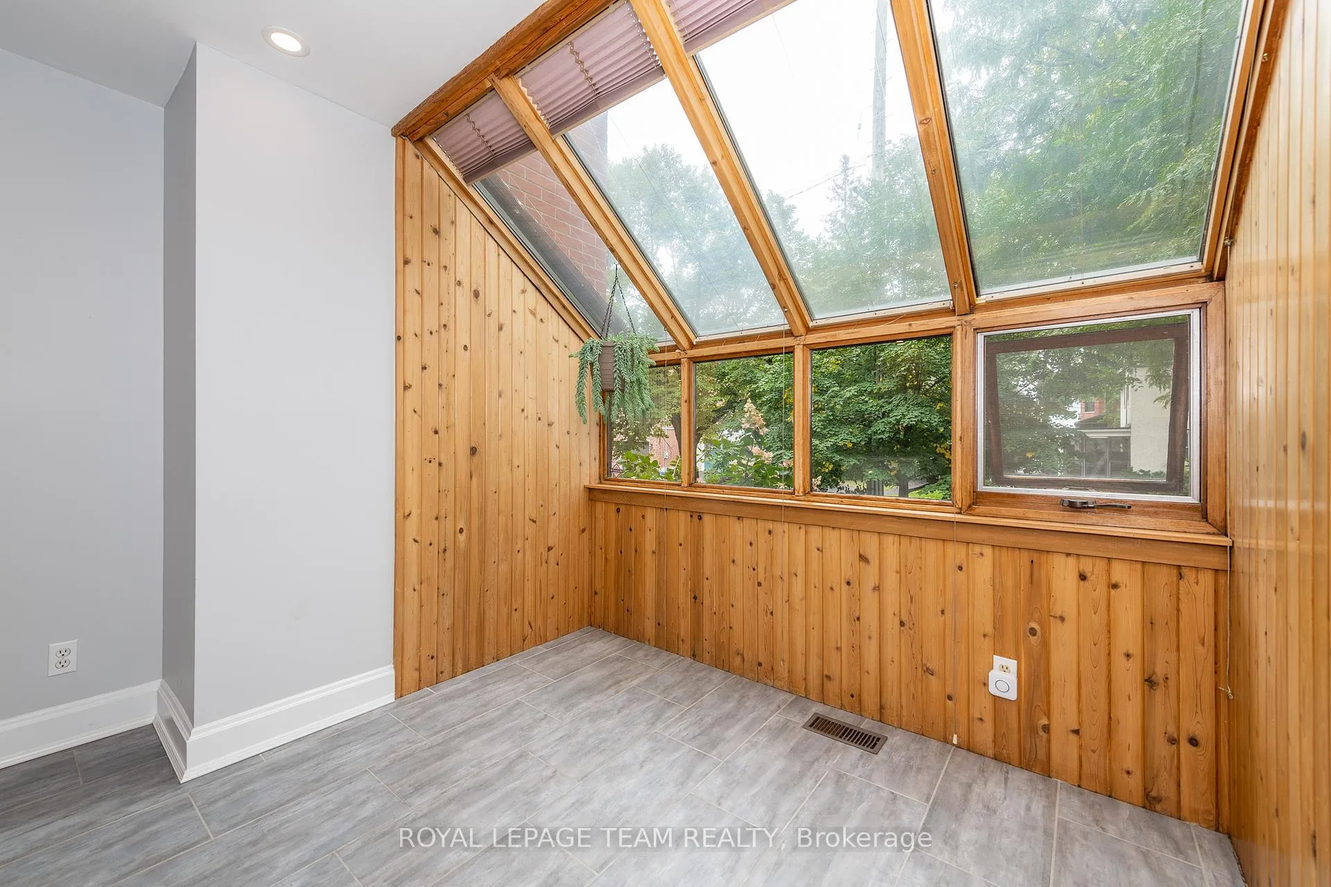 Photo 12 of Unit C, 595 Besserer Street, Ottawa, Sandy Hill — HOMEH