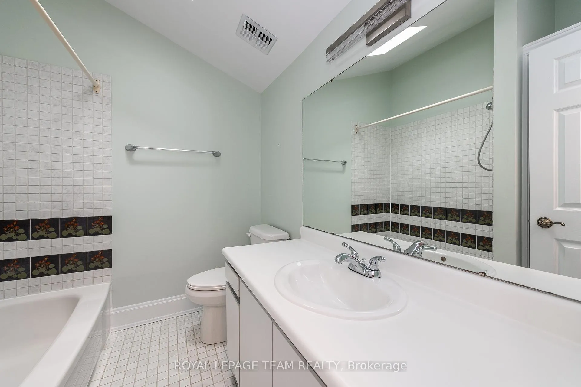 Photo 24 of Unit C, 595 Besserer Street, Ottawa, Sandy Hill — HOMEH