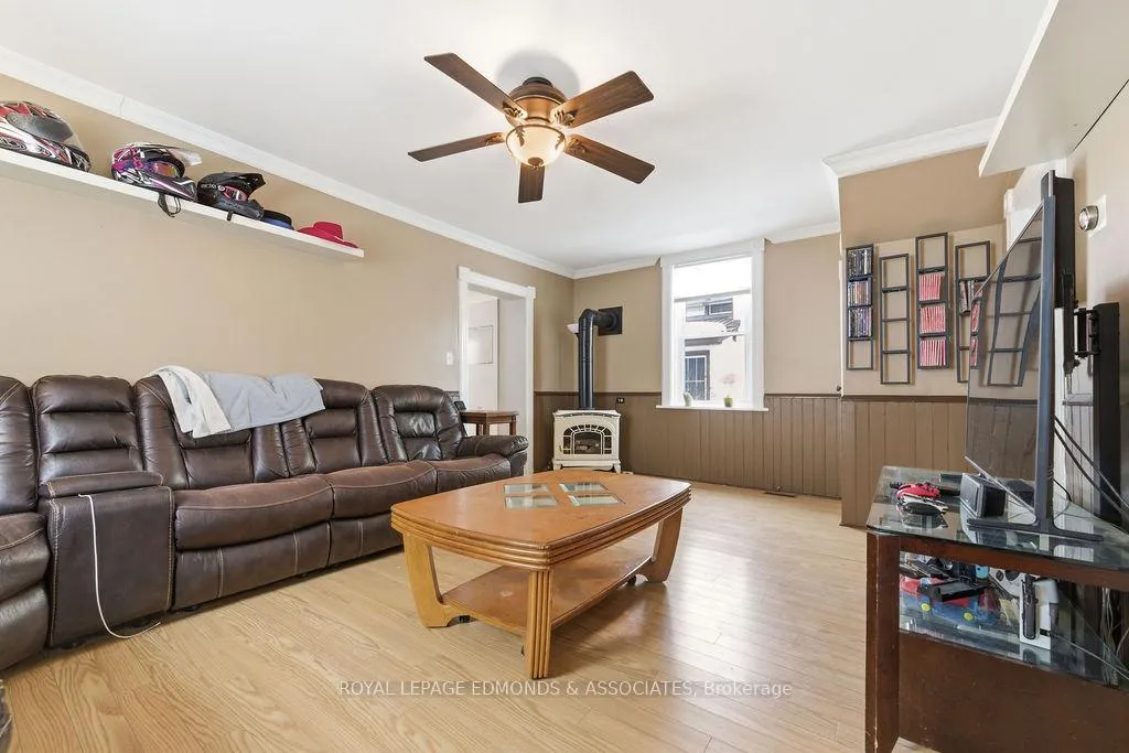 Photo 10 of 408 Moffat Street, Pembroke — HOMEH