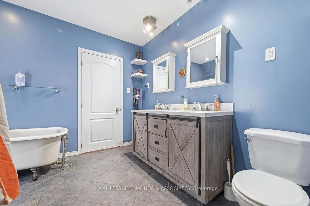 Photo 25 of 408 Moffat Street, Pembroke — HOMEH