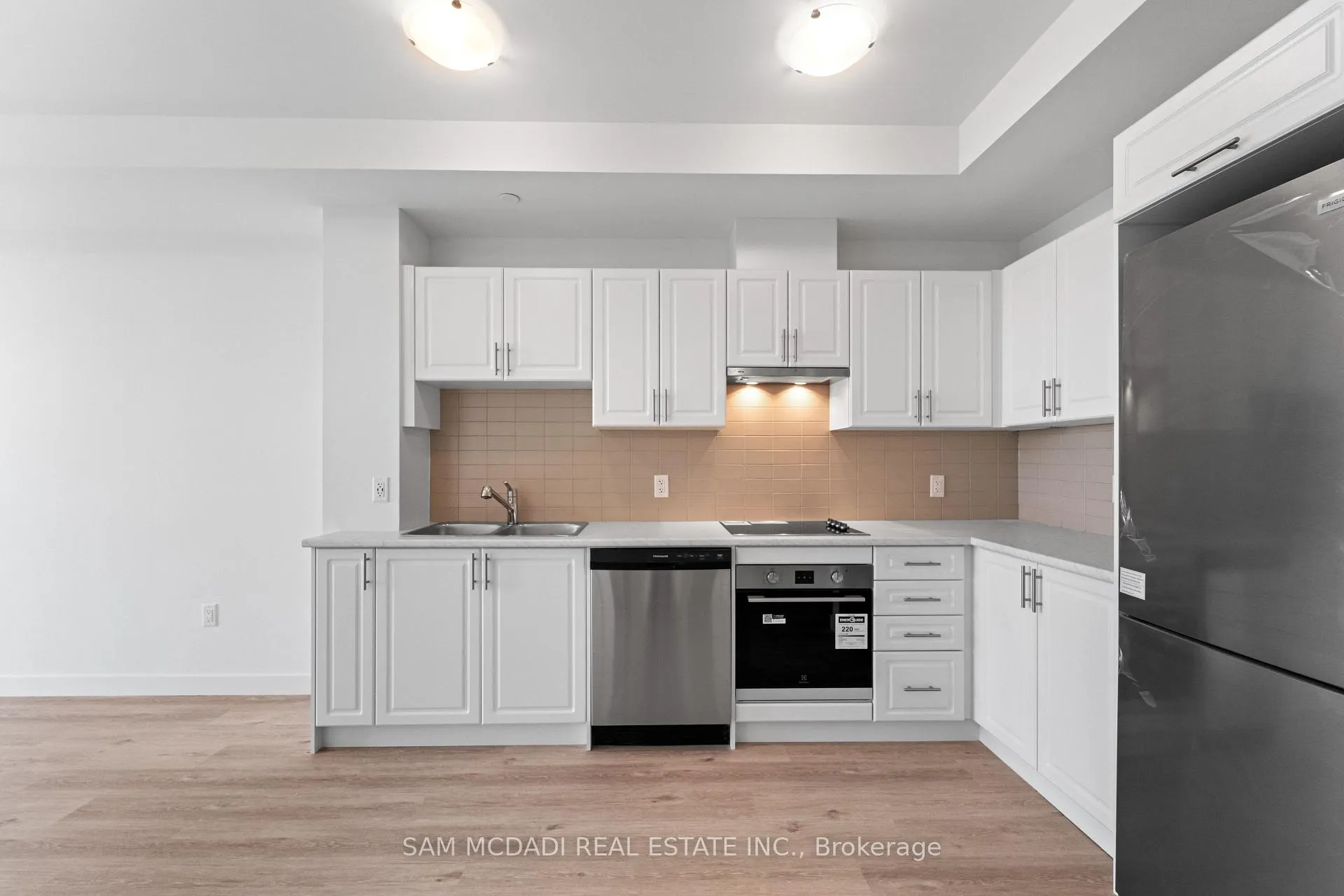 Photo 10 of Unit 505, 461 Green Road, Hamilton, Stoney Creek — HOMEH